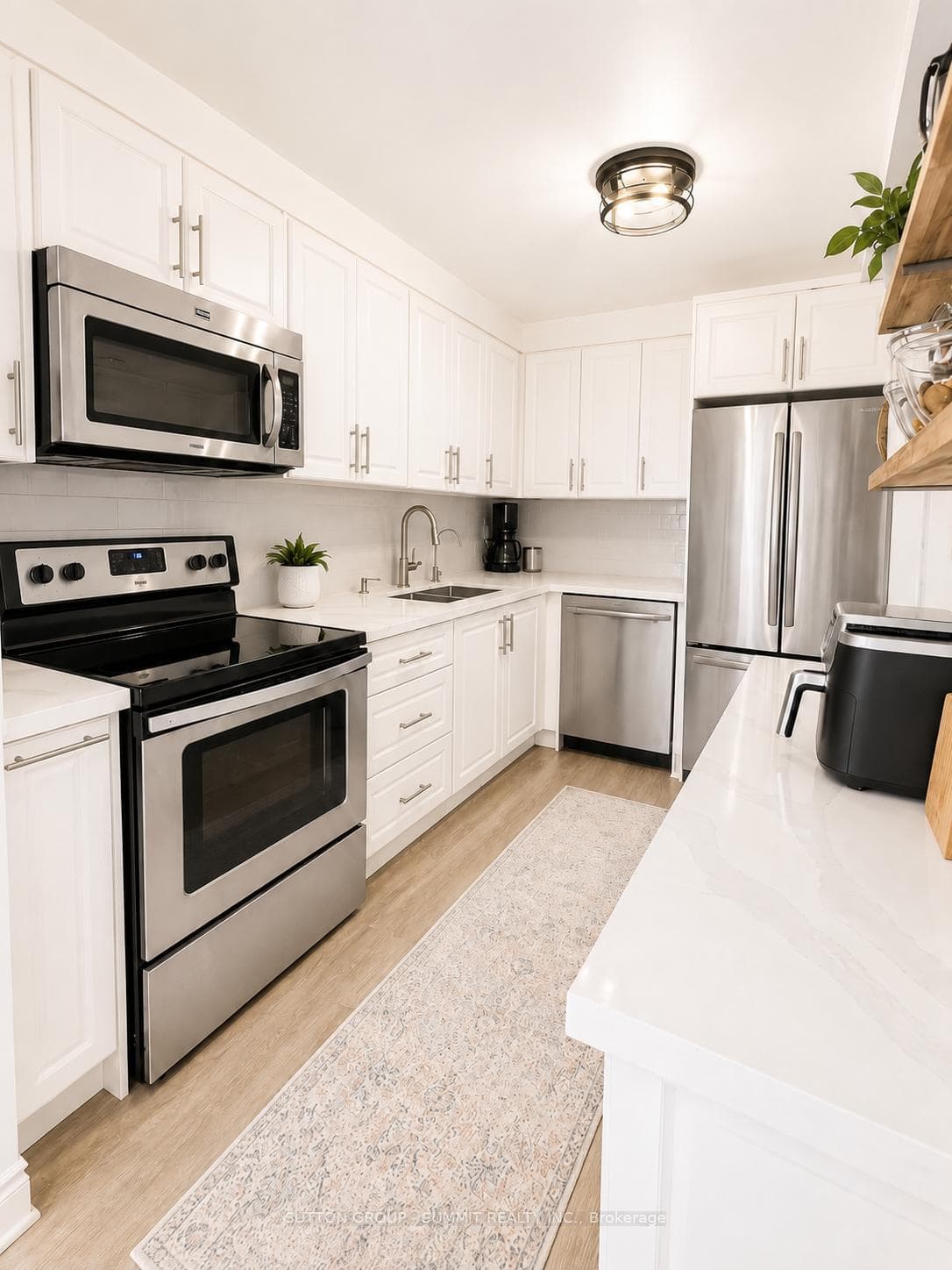514- 2121 Roche Court — property photo