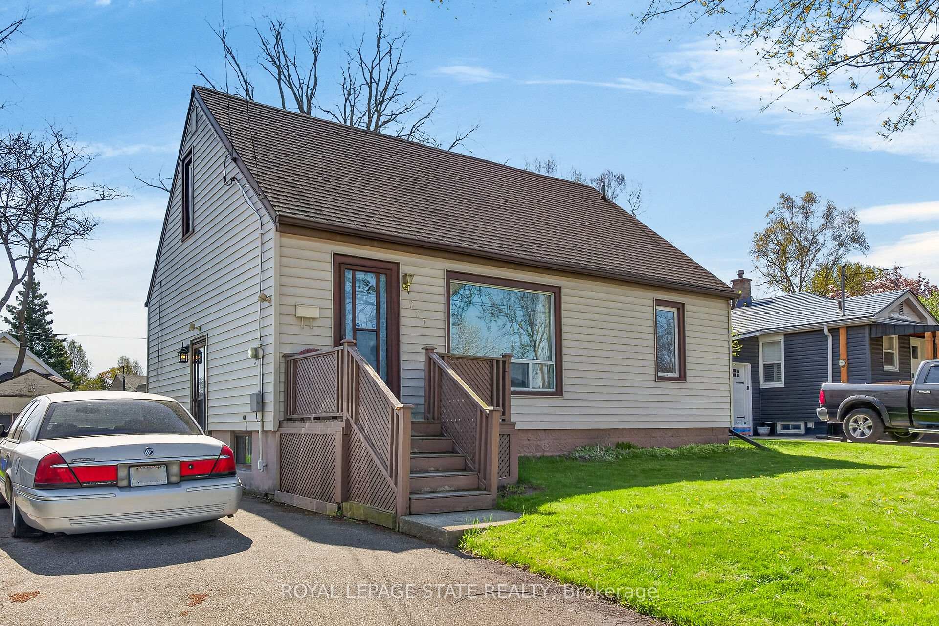 227 West 19th Street — property photo