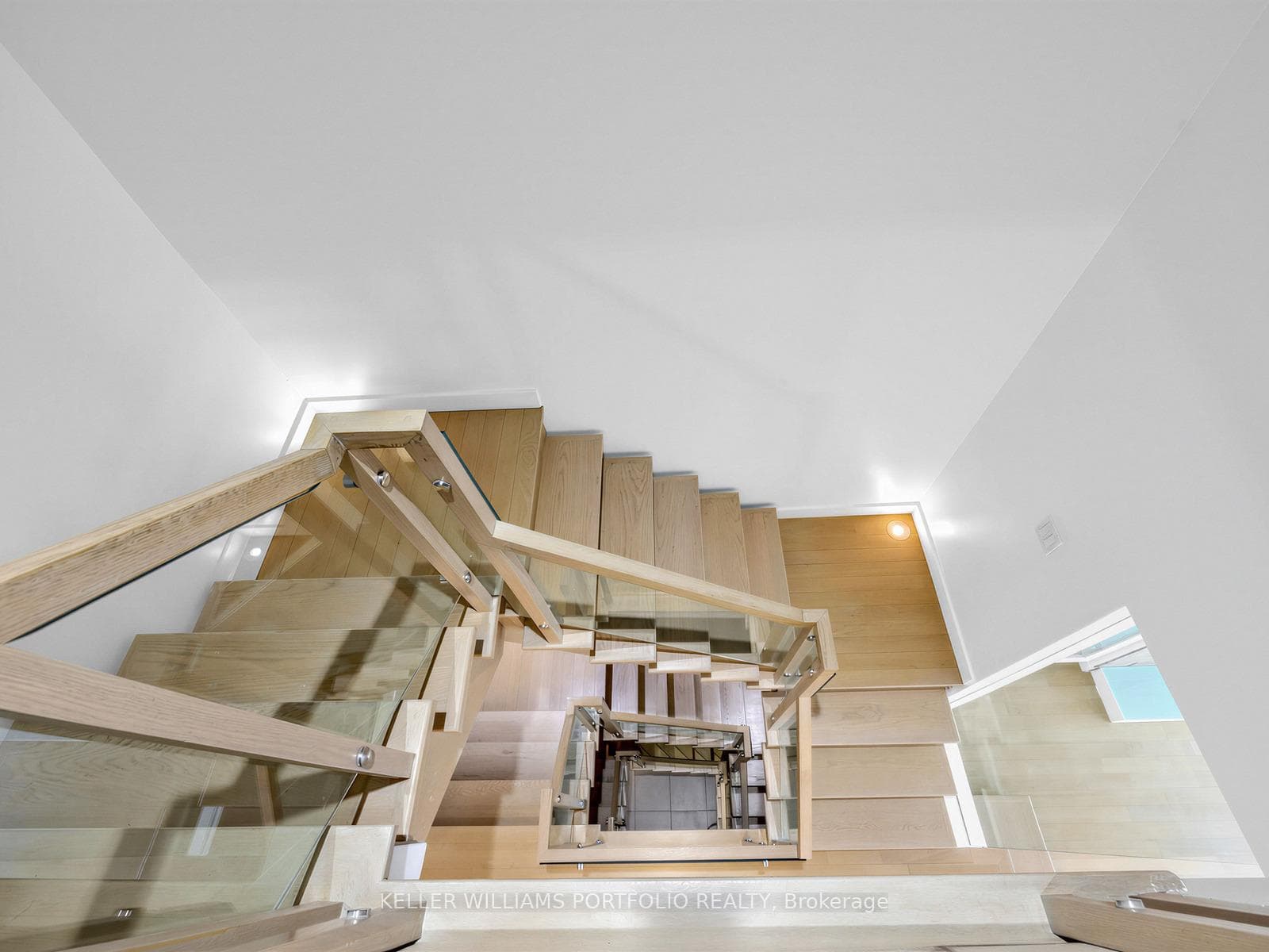 59 Cricklewood Crescent — property photo