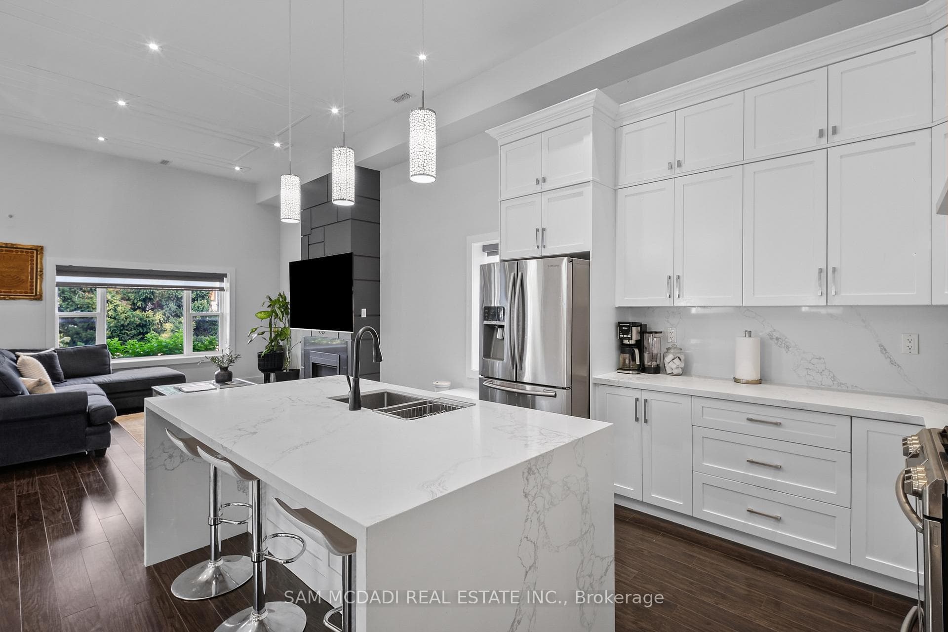 30 Maple Avenue — property photo