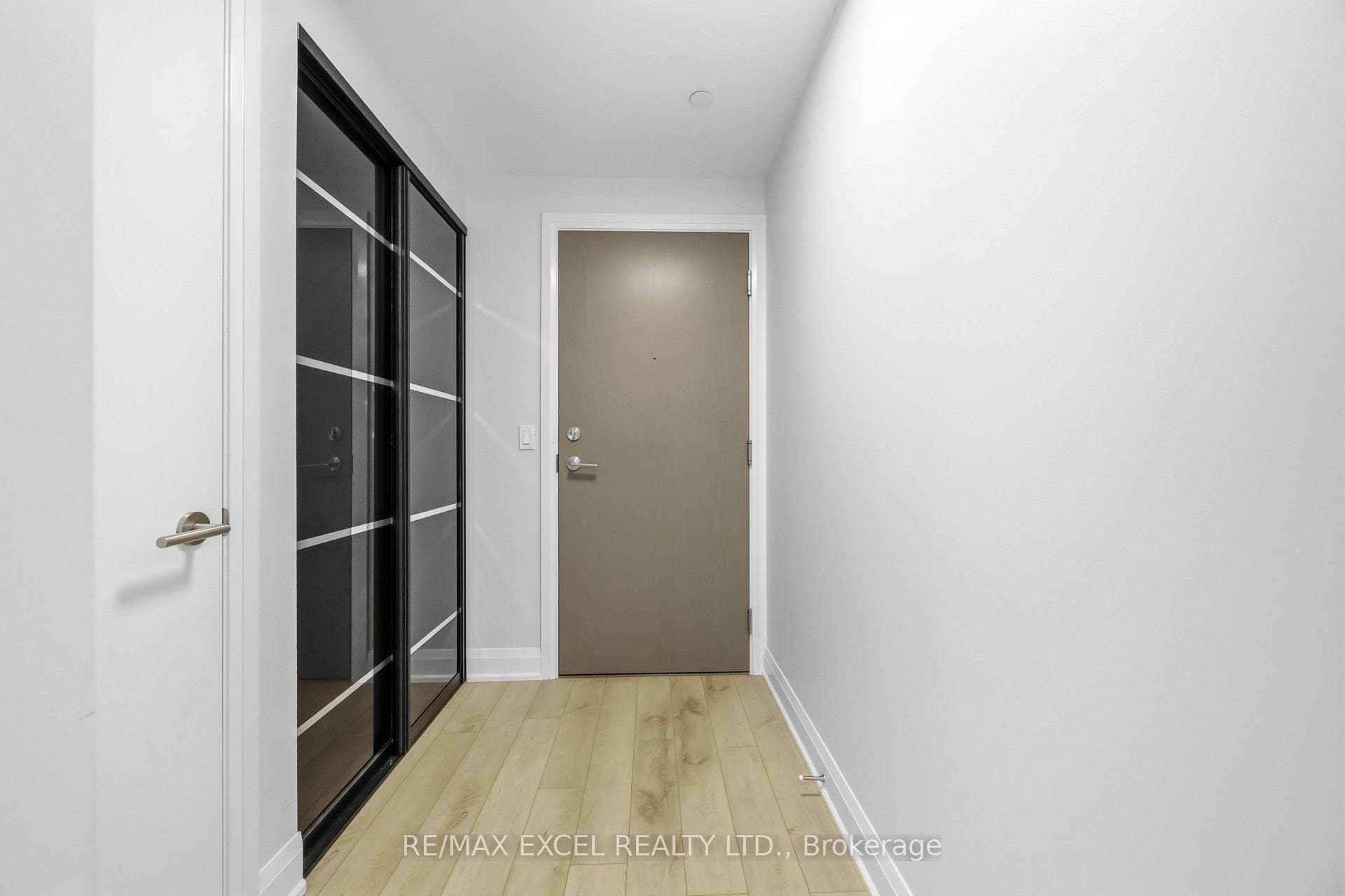 417- 160 Vanderhoof Avenue — property photo