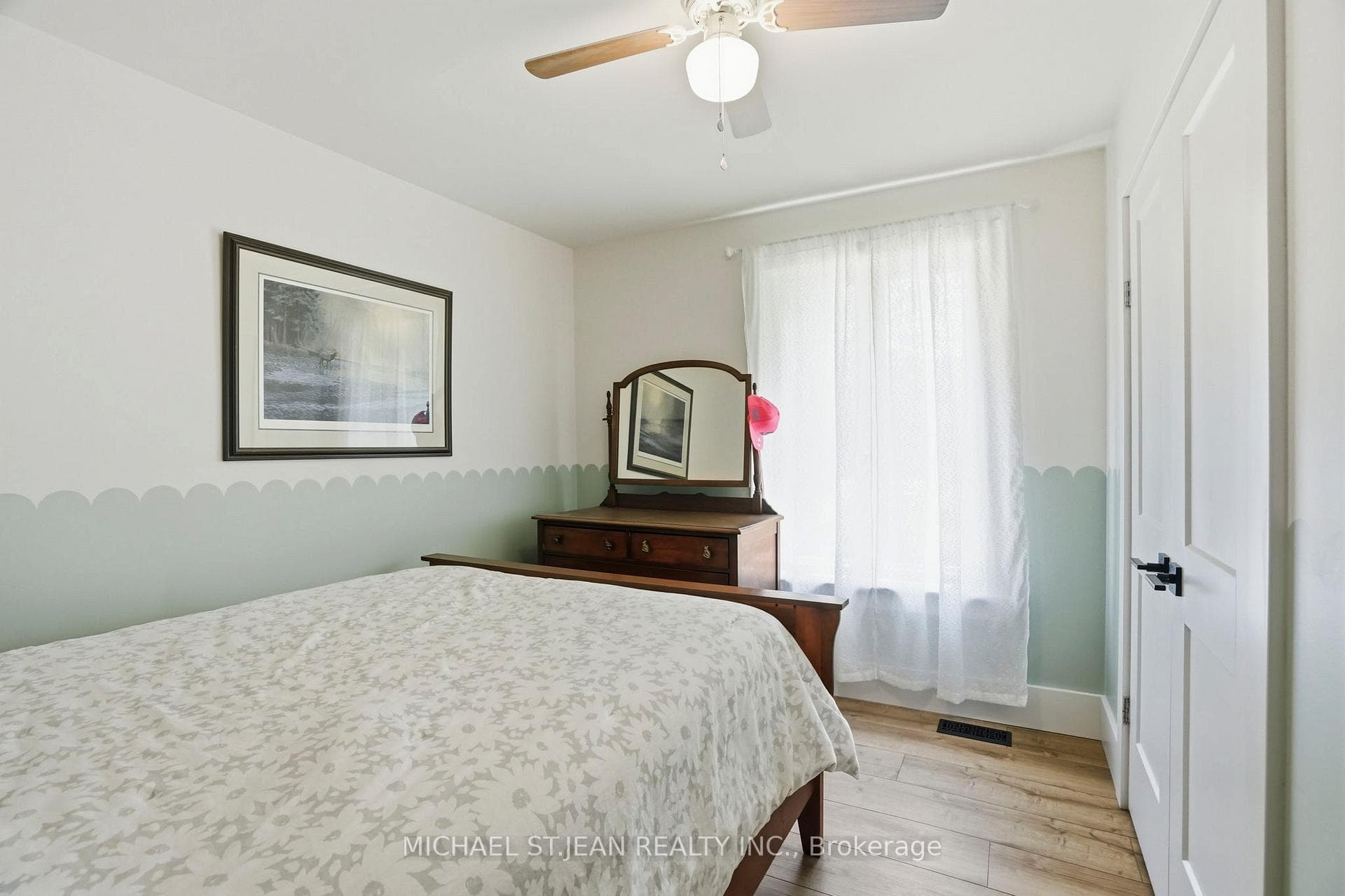 1095 Governors Road — property photo