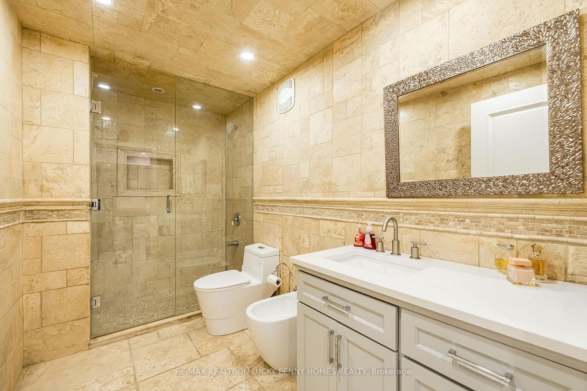 30 Bernadotte Drive — property photo