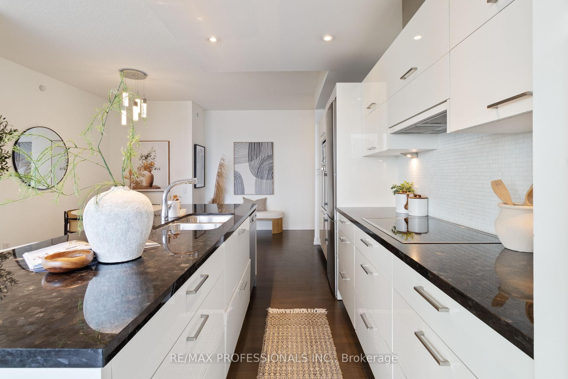 2108- 88 Park Lawn Road — property photo