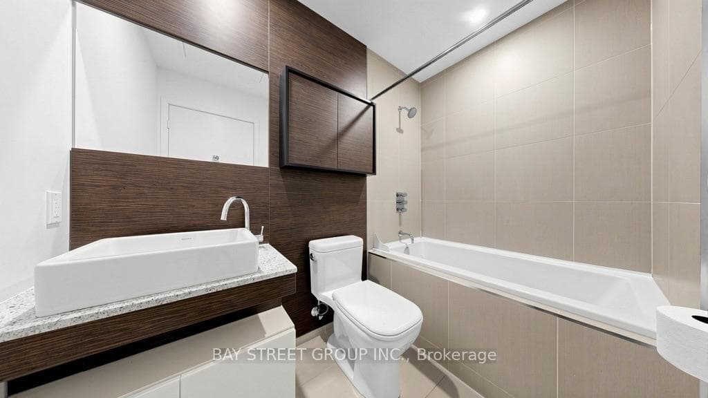 311- 75 St Nicholas Street — property photo