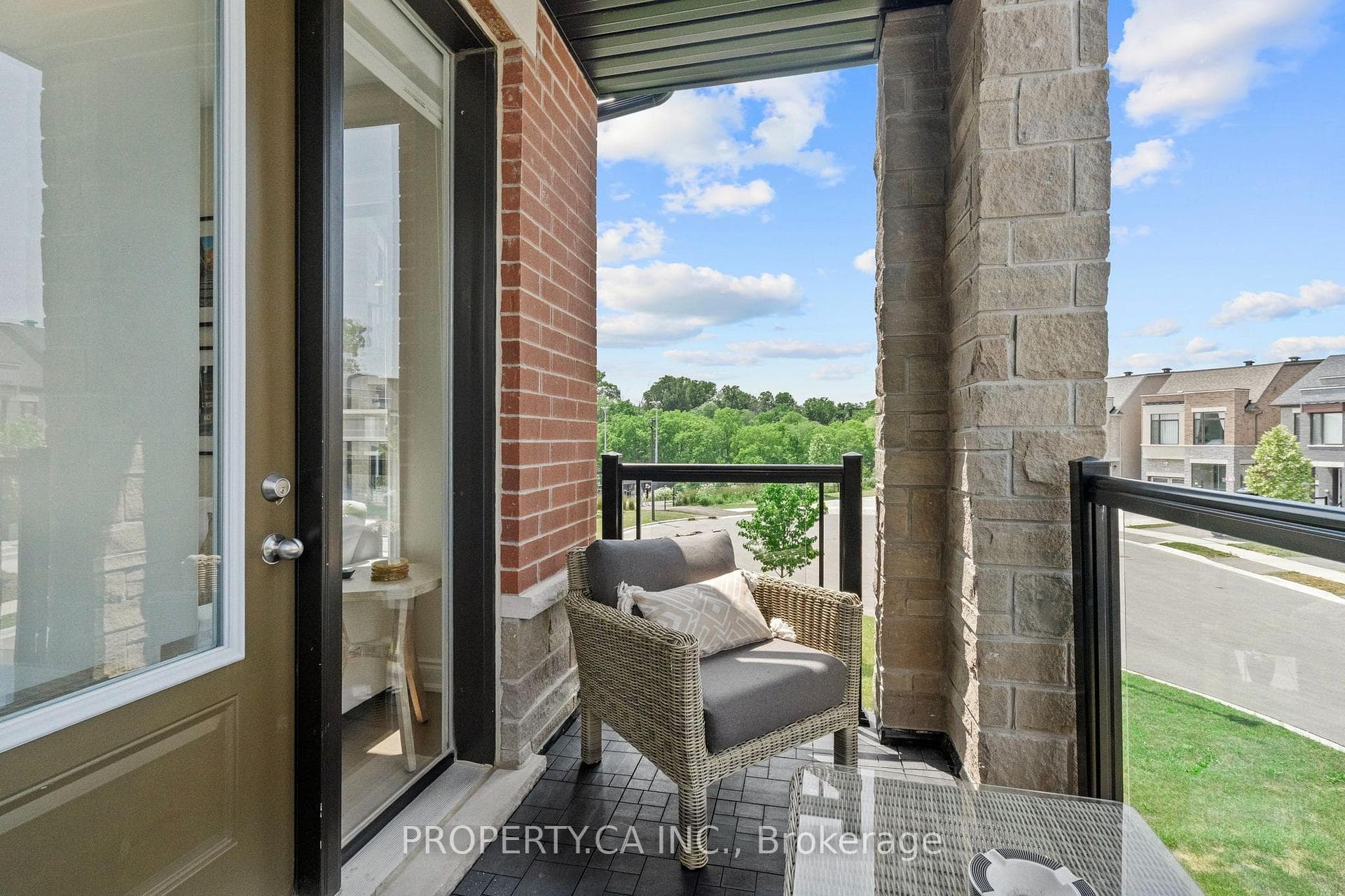 556 New England Court — property photo