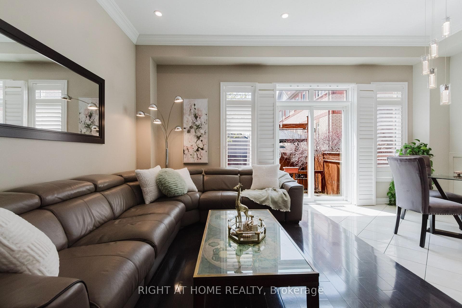 5294 Roadside Way — property photo