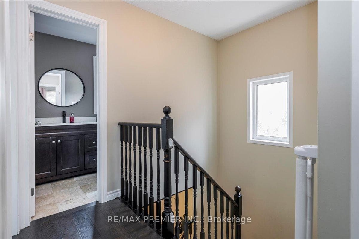 129 Chalmers Drive — property photo