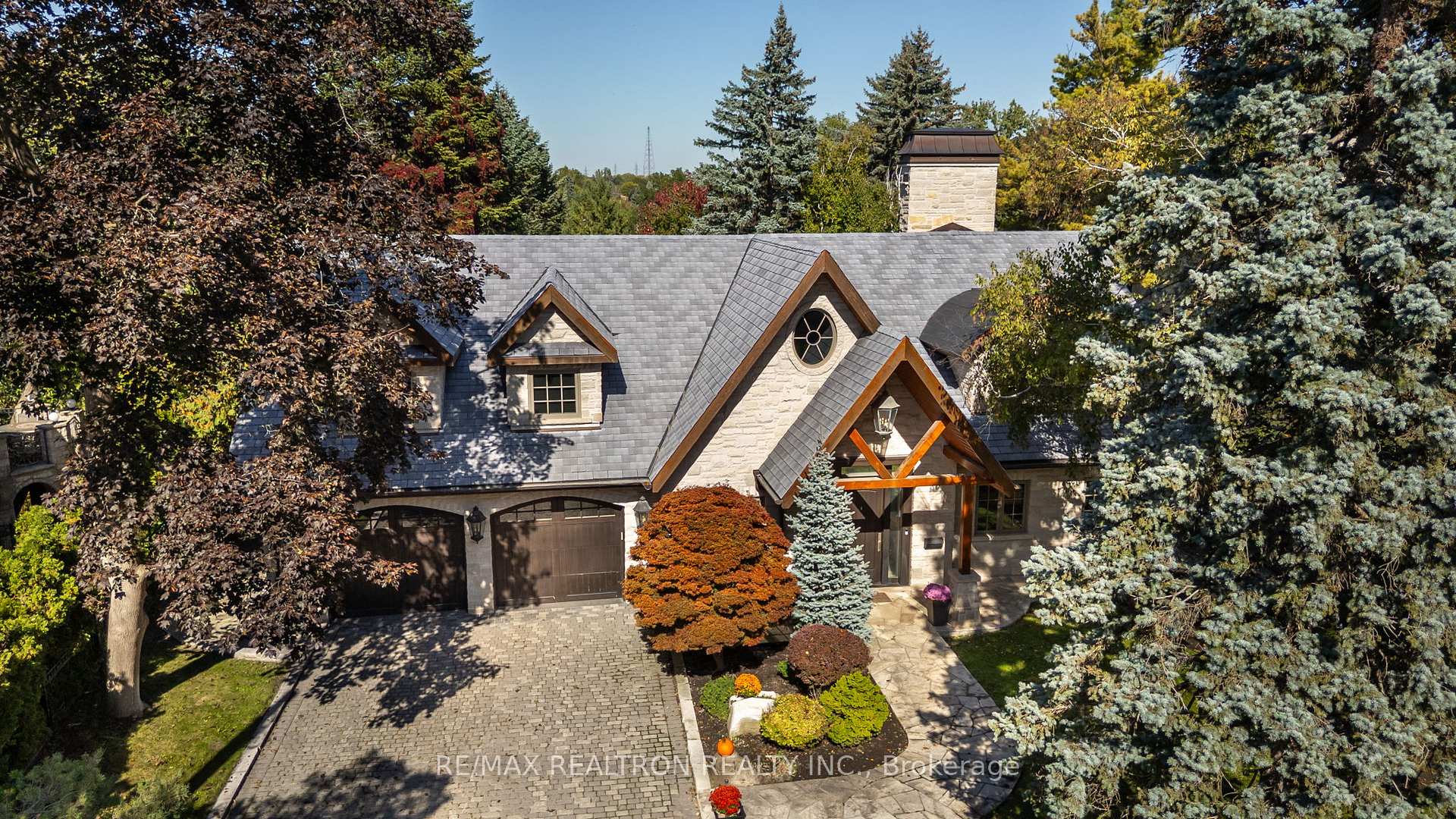 80 Forest Grove Drive — property photo