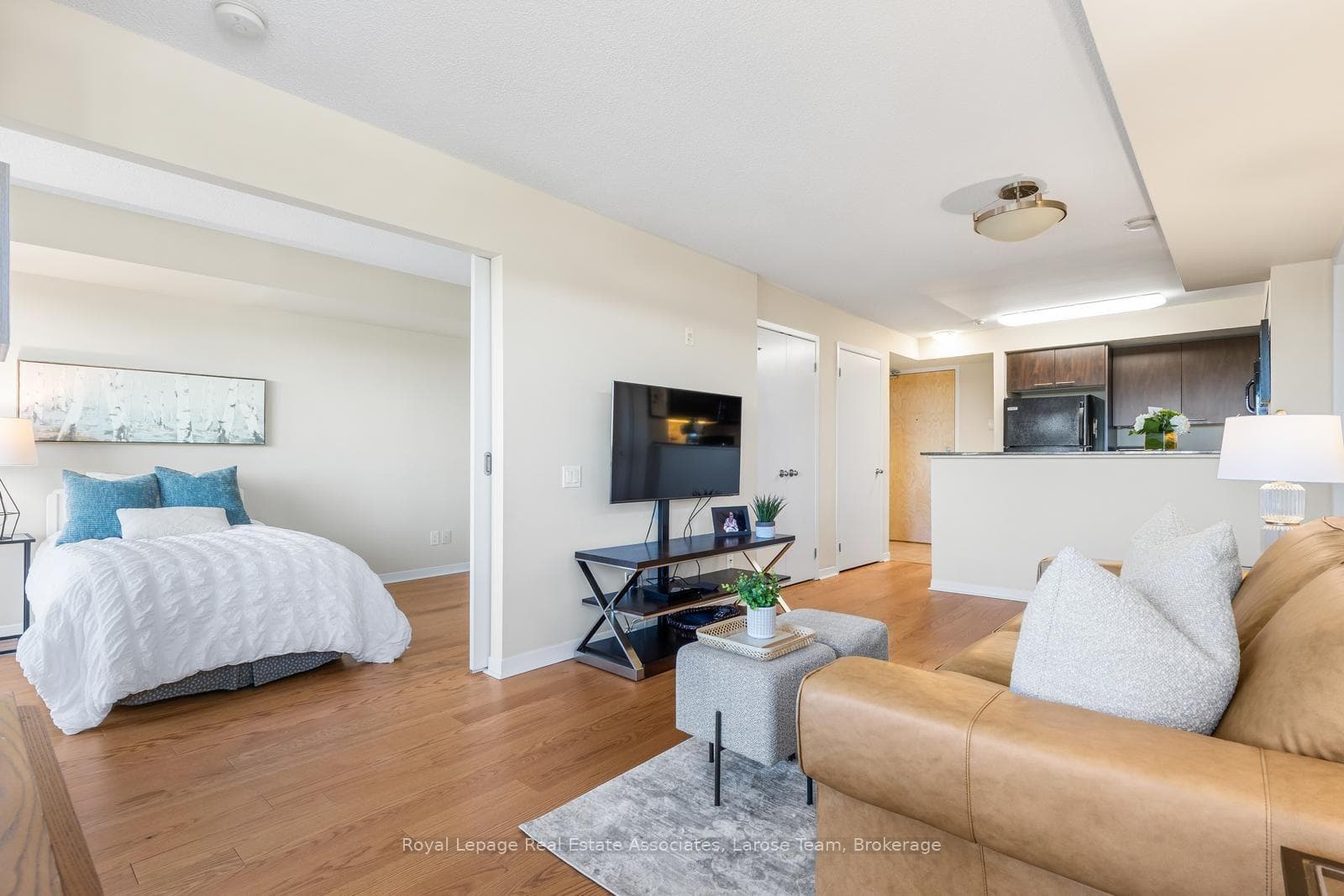 611- 1050 The Queensway Avenue — property photo