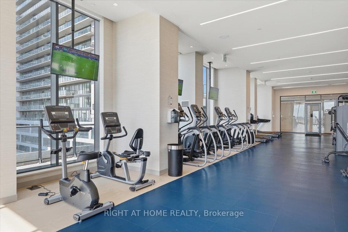 910- 8960 Jane Street — property photo