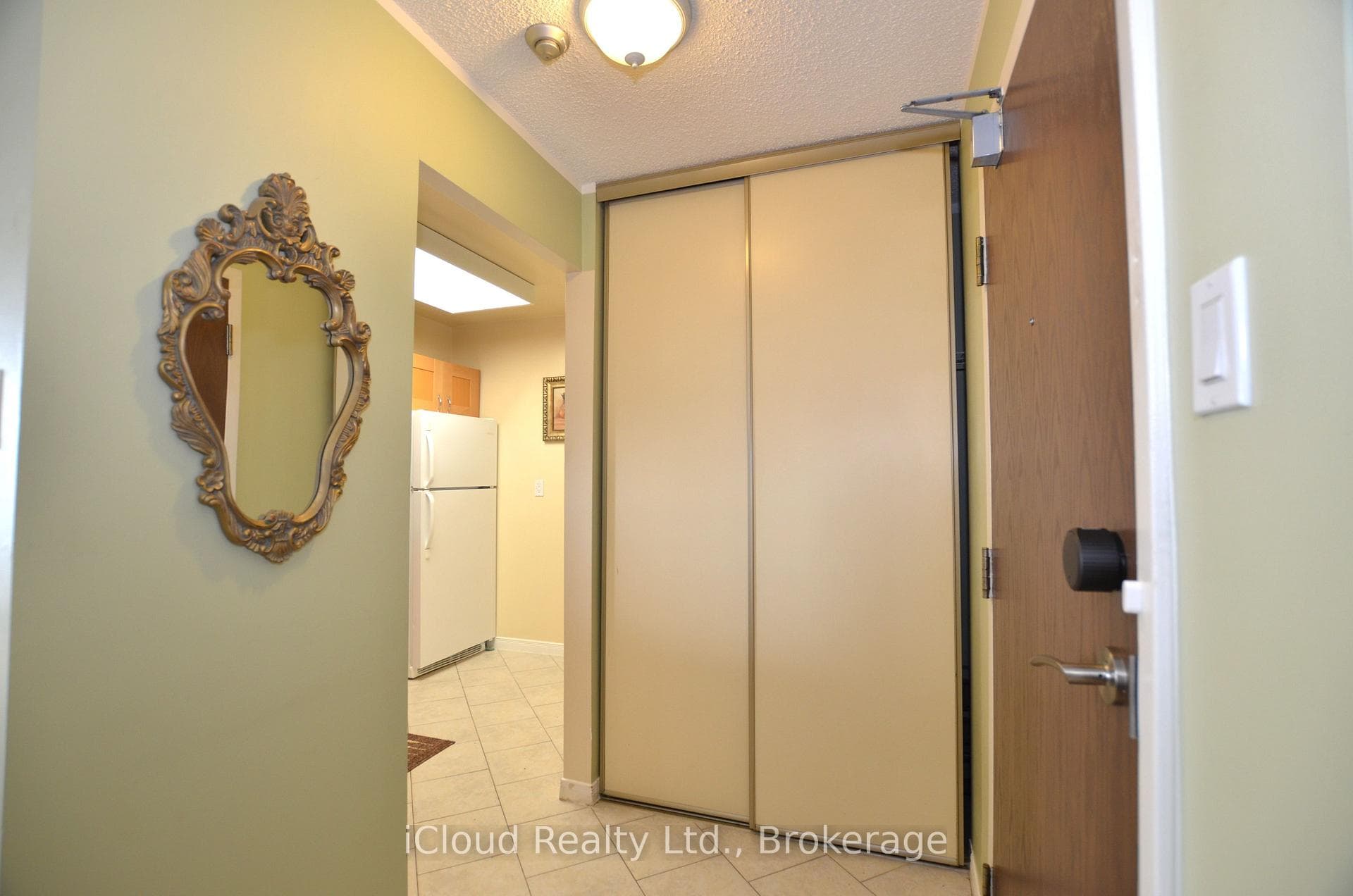 915- 50 Kingsbridge Garden Circle — property photo