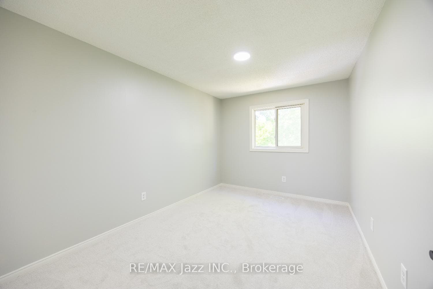 14- 10 Bassett Boulevard — property photo