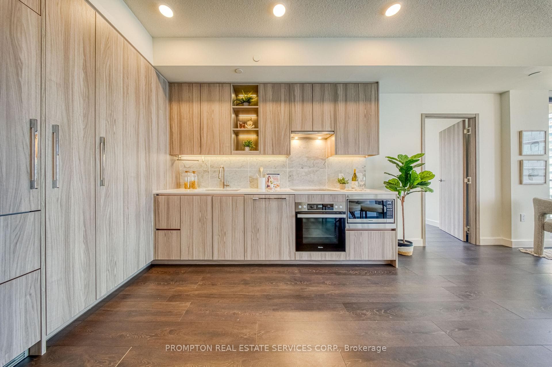 2012- 95 Mcmahon Drive — property photo