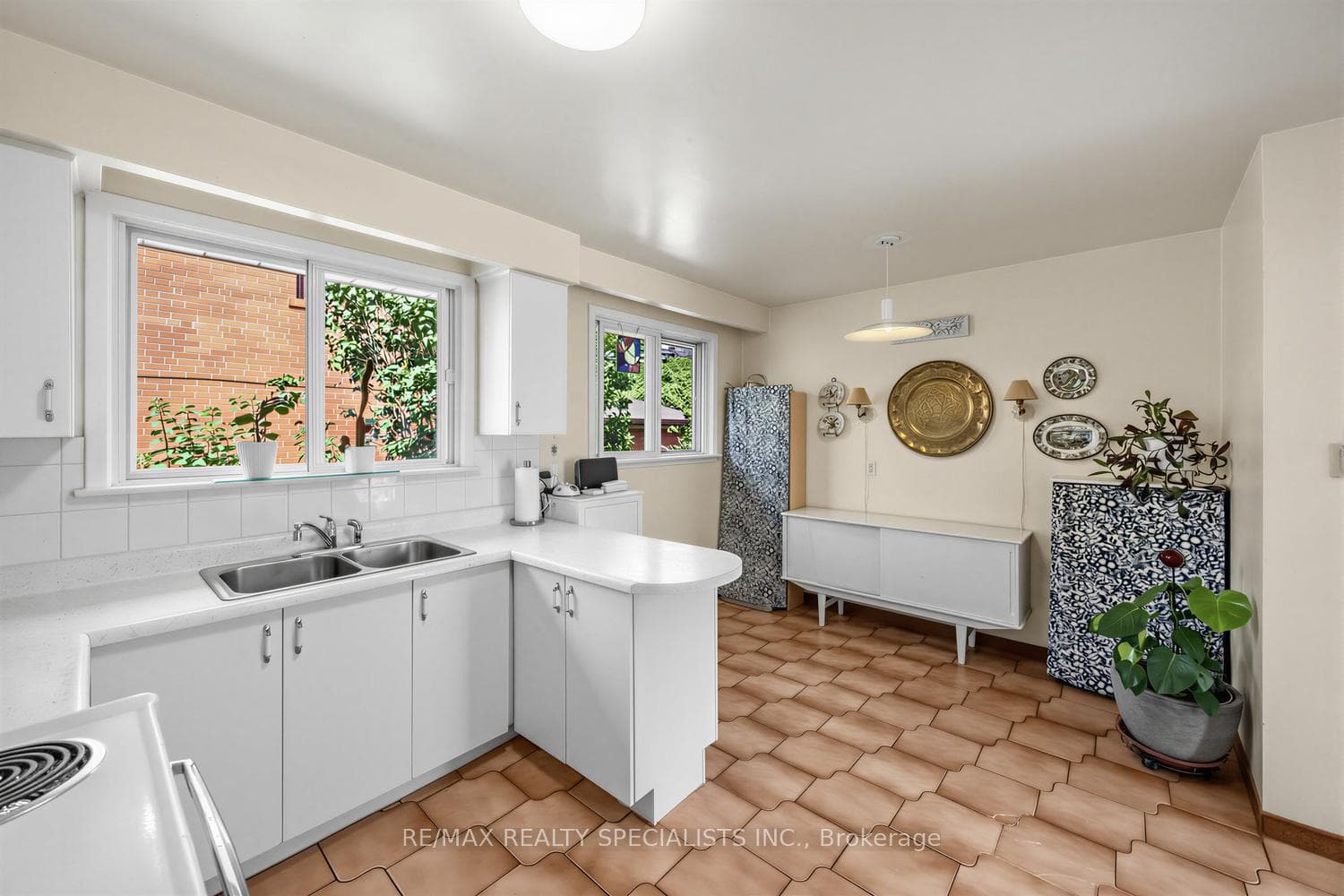 39 Castle Green Crescent — property photo