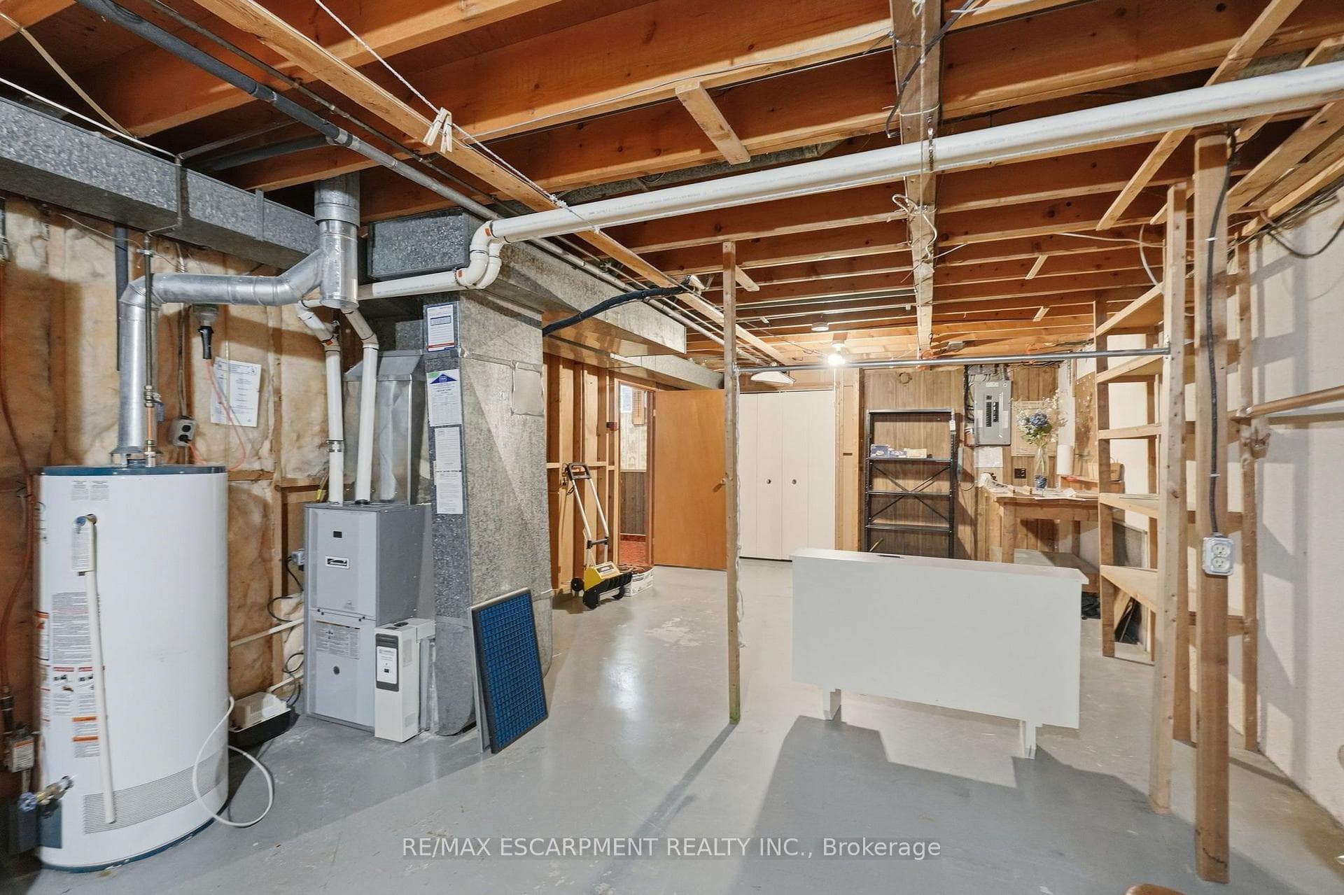 6 Caprice Court — property photo