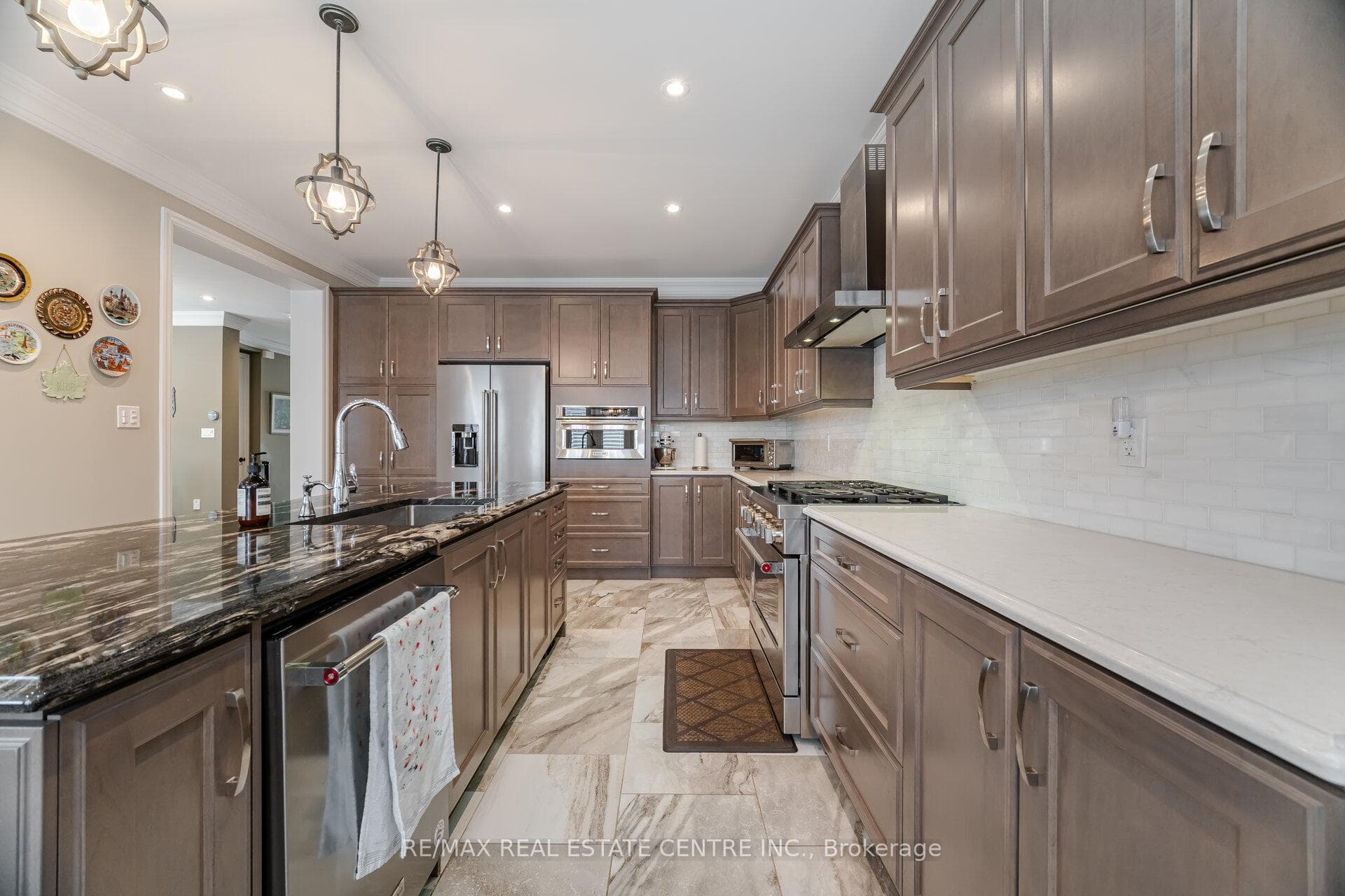 156 Camellia Crescent — property photo