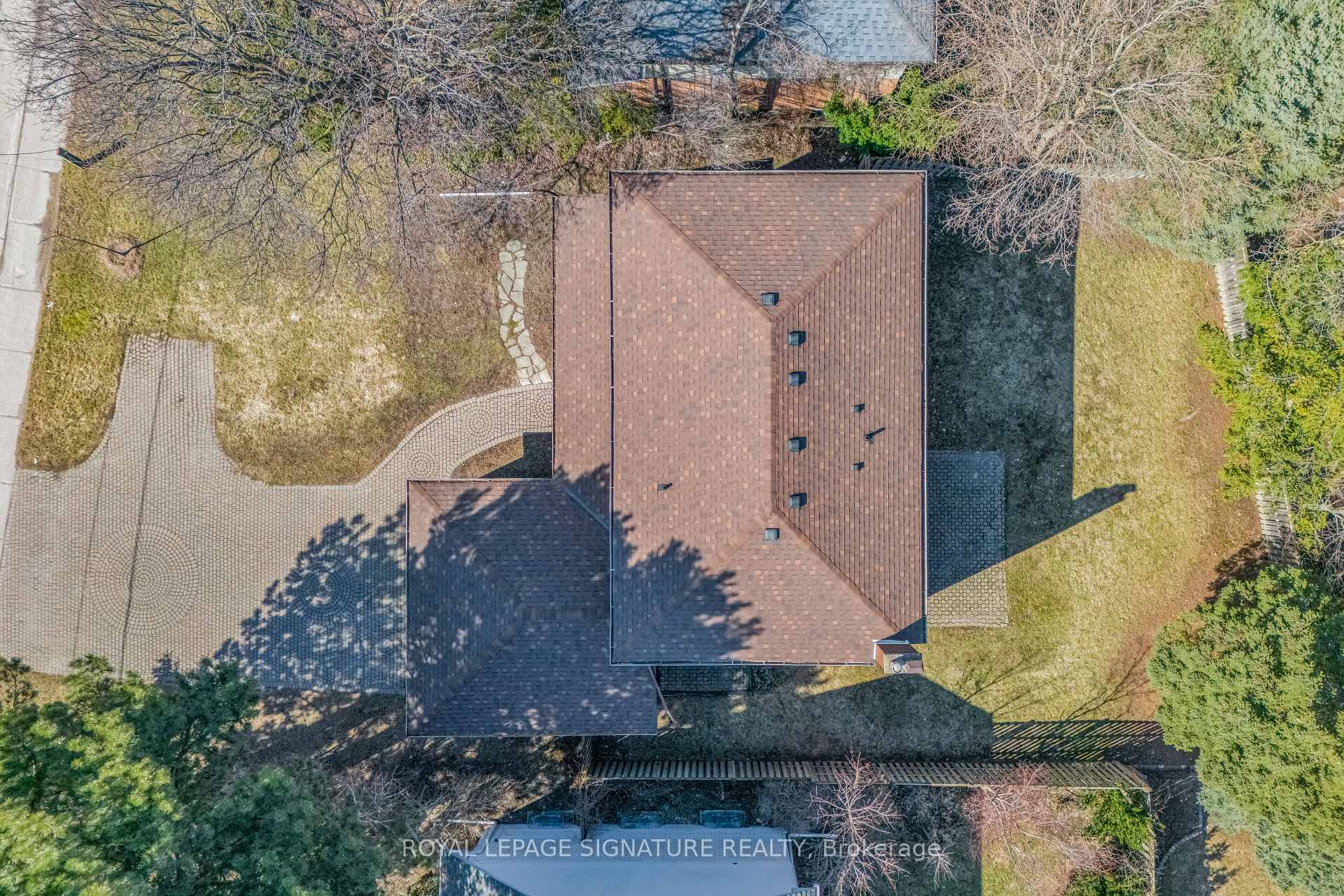 3161 Bayview Avenue — property photo
