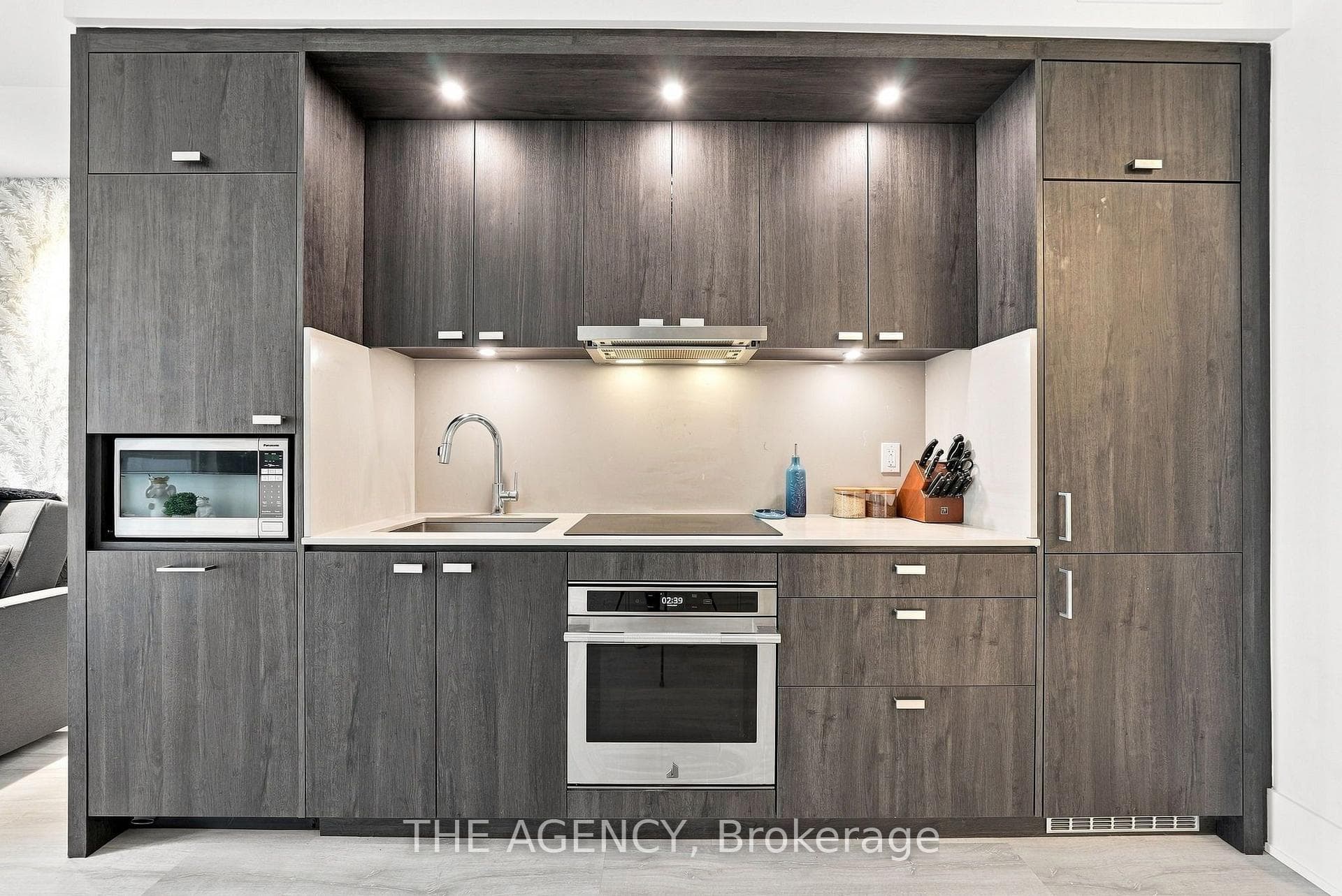 907- 470 Front Street — property photo