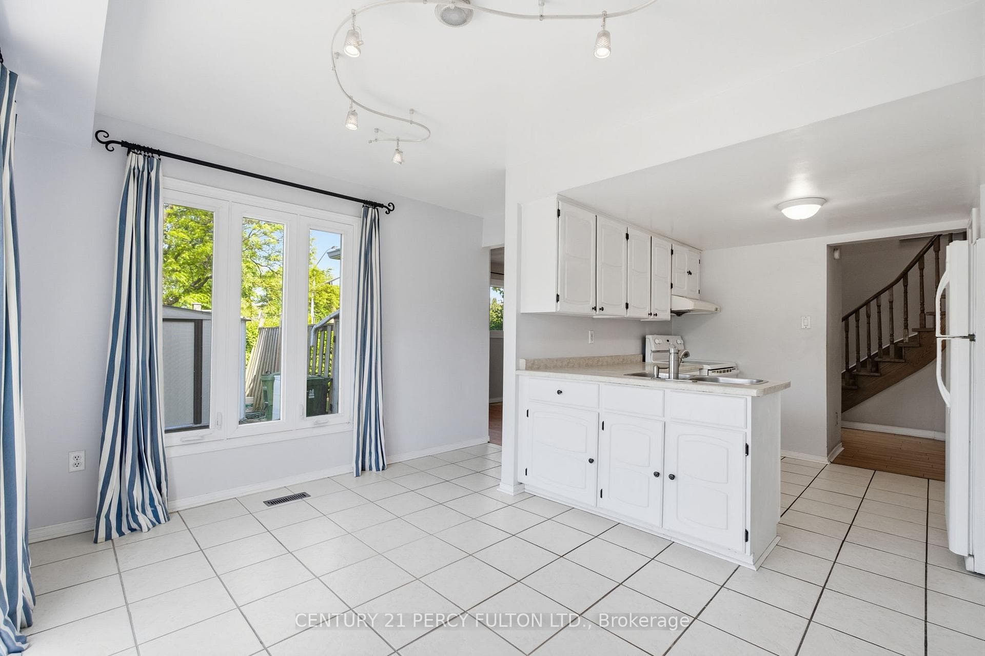208 Conley Street — property photo