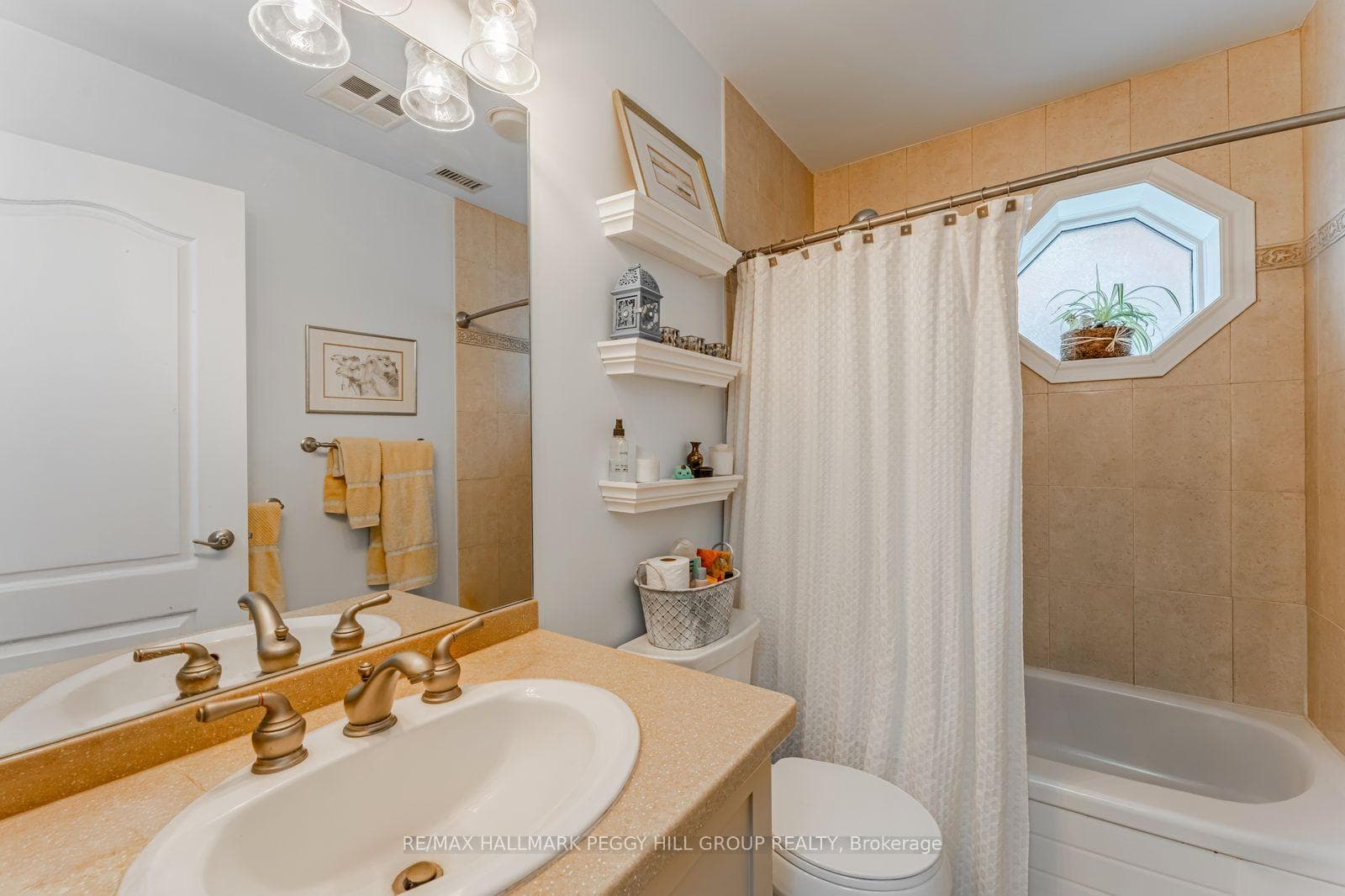 104- 200 Collier Street — property photo