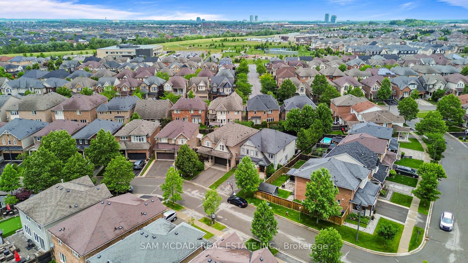 899 Pickersgill Crescent — property photo