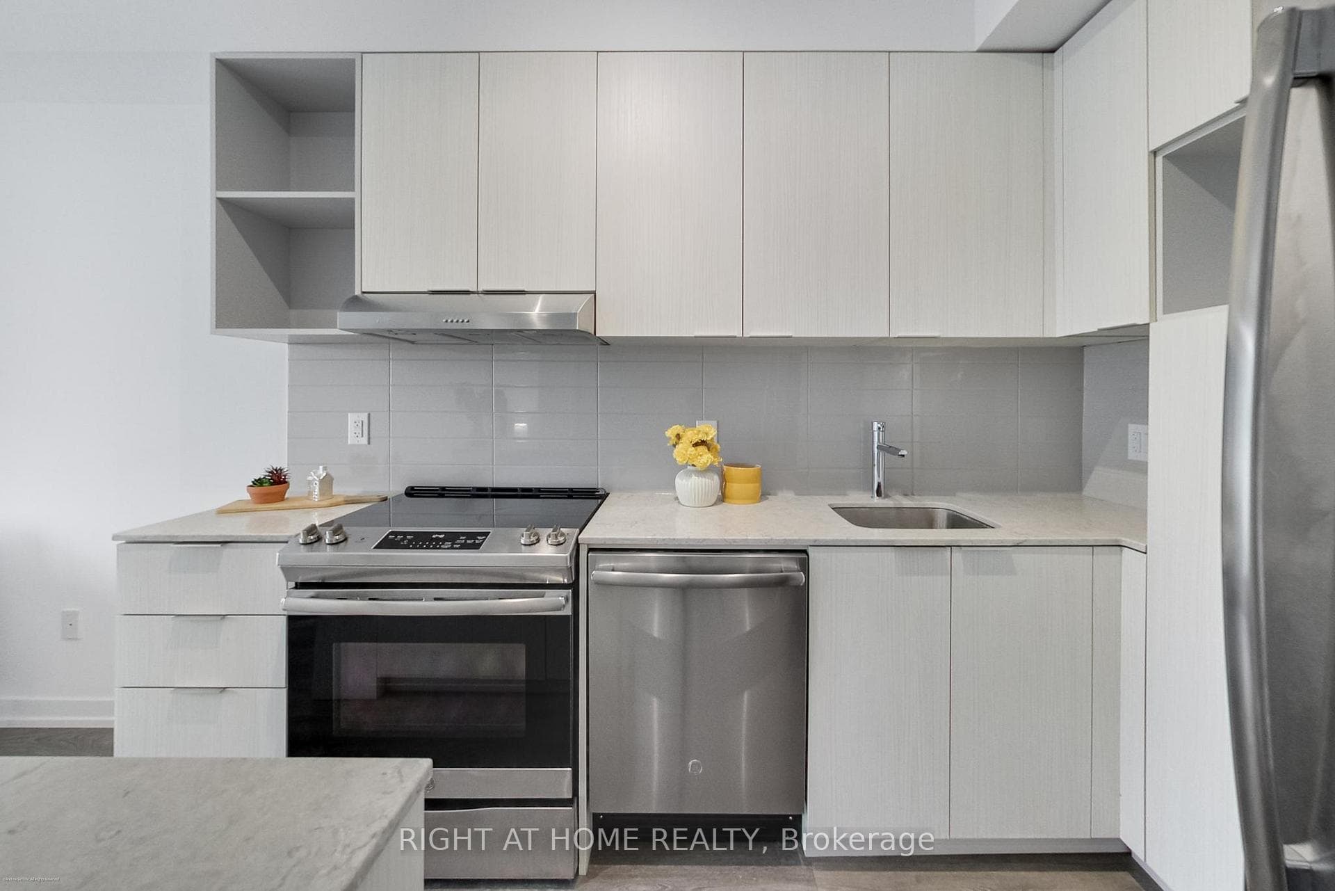 1602- 2520 Eglinton Avenue — property photo