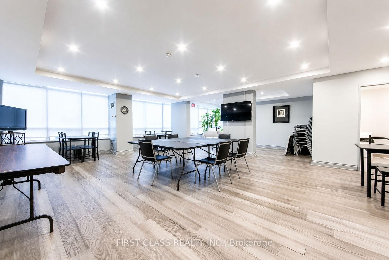 106- 91 Townsgate Drive — property photo