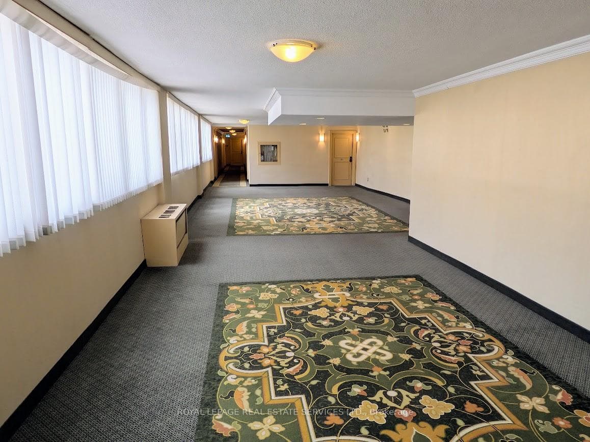 325- 1300 Marlborough Court — property photo