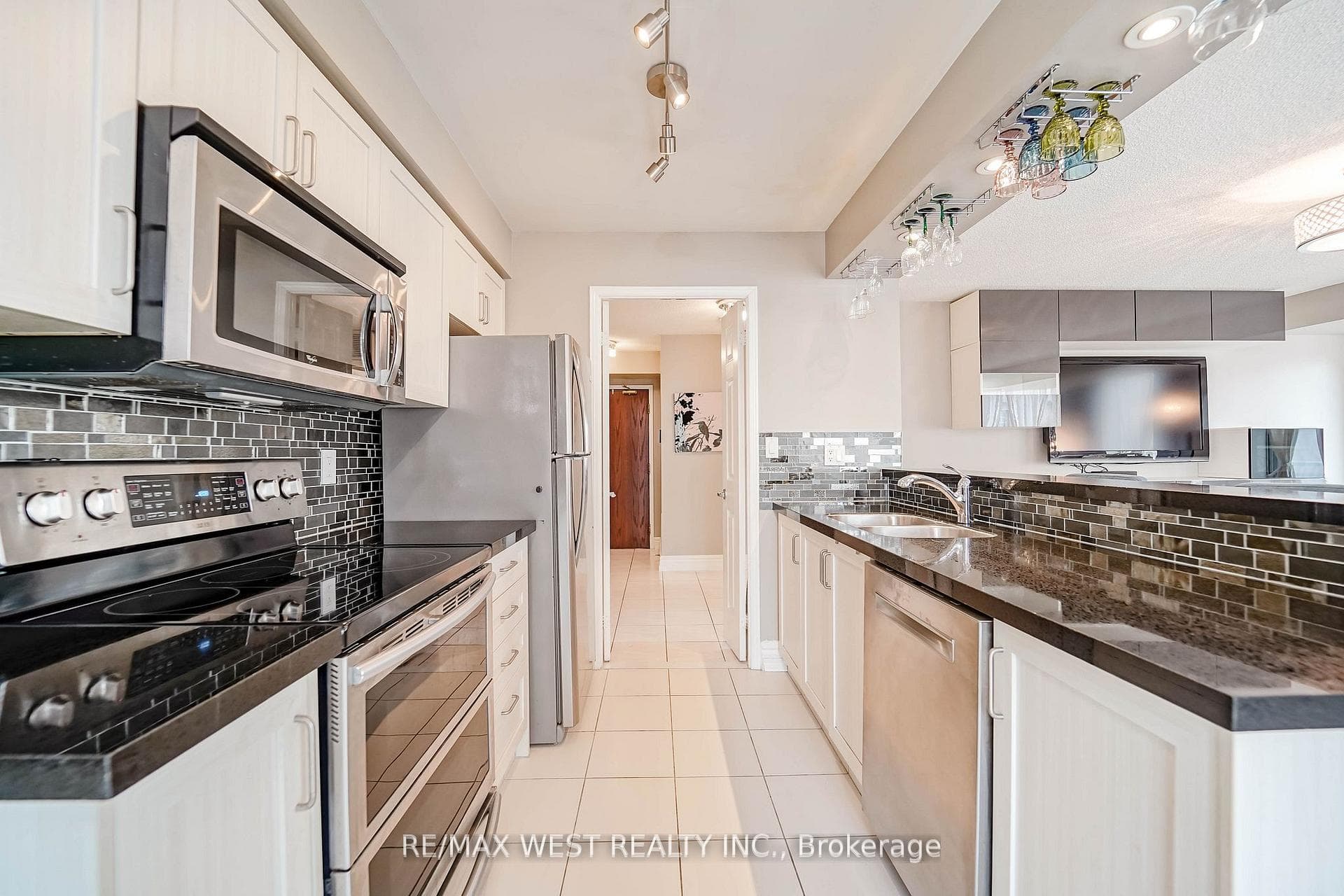 309- 190 Manitoba Street — property photo