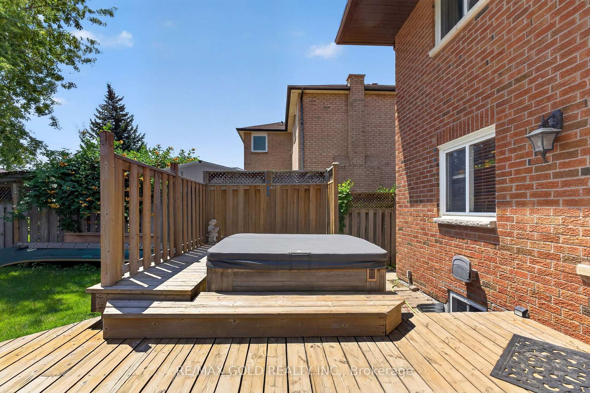 40 Shadywood Road — property photo