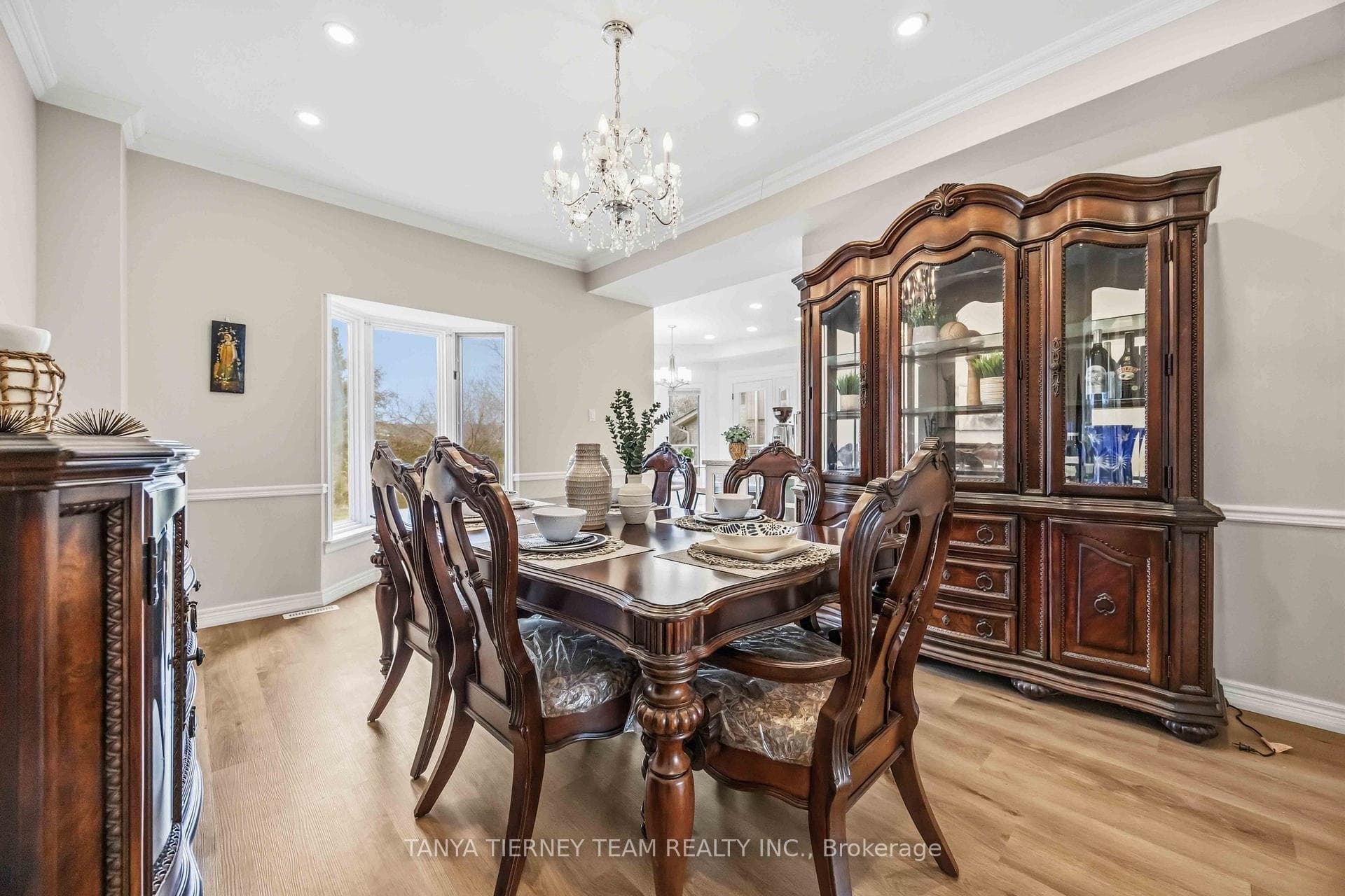 467 Oakwood Drive — property photo