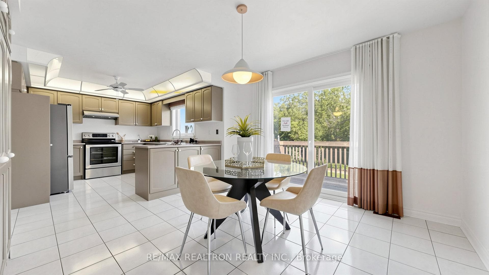 6 Loyal Blue Crescent — property photo