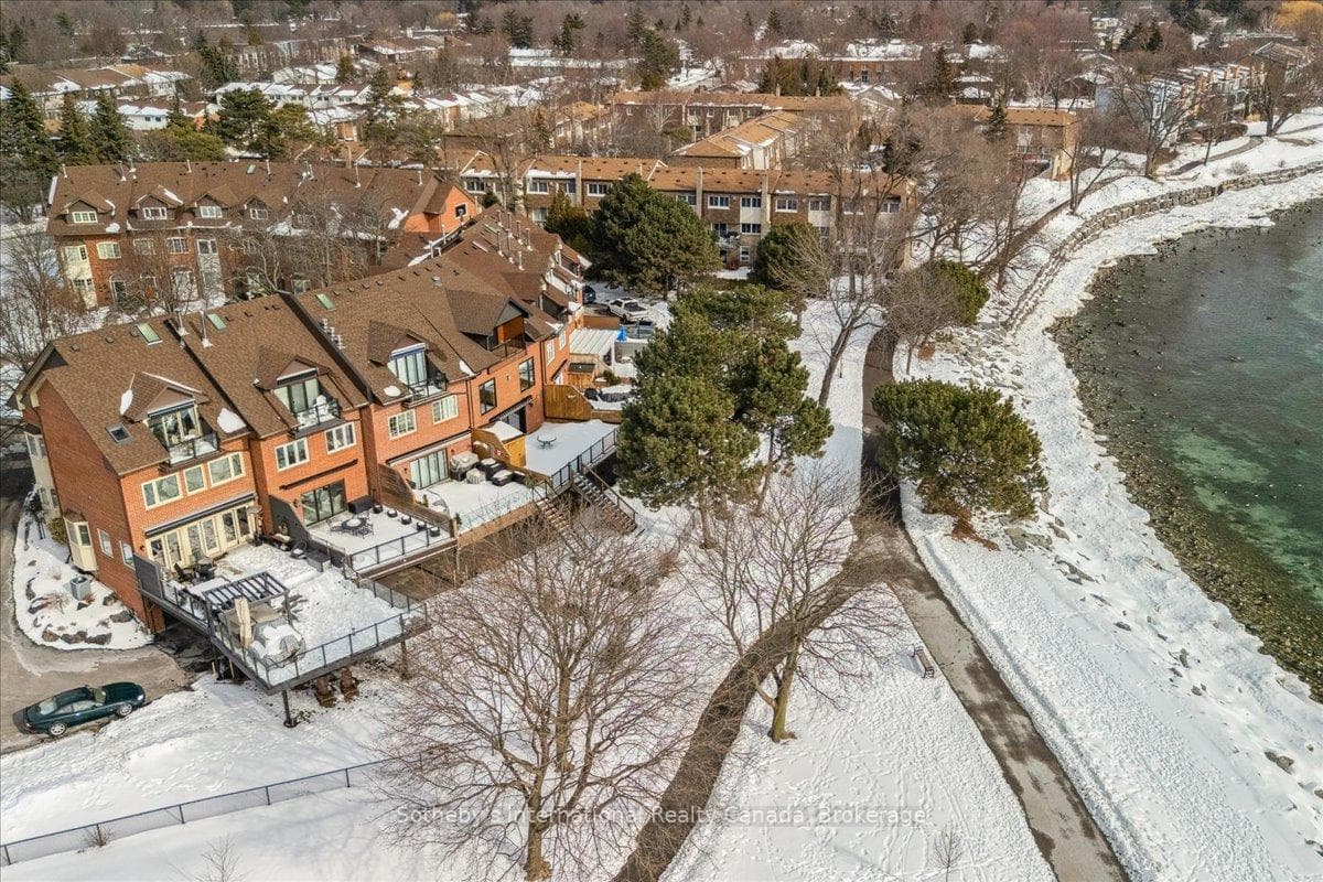 10 Southwind Terrace — property photo