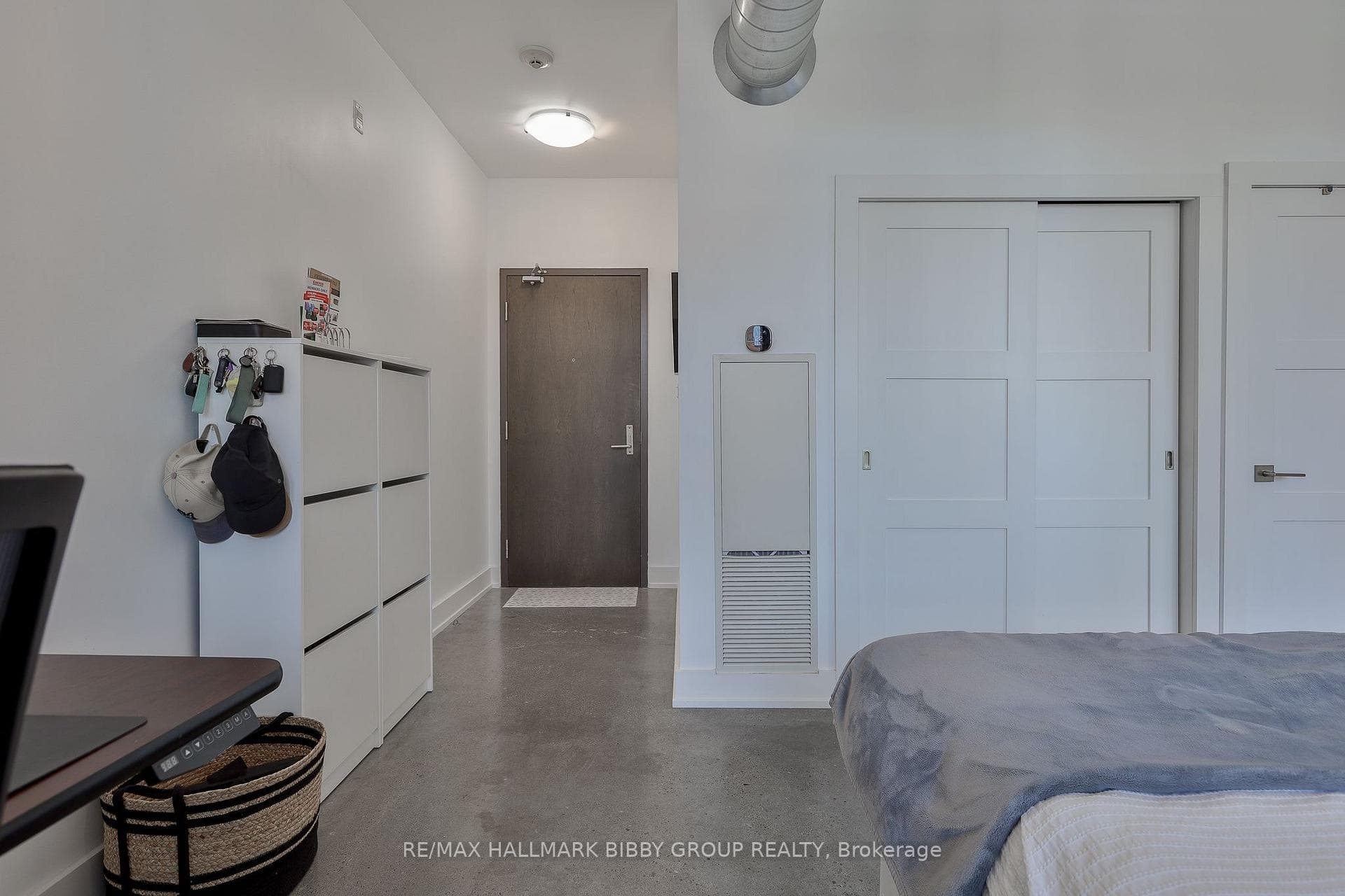 409- 625 Queen Street — property photo