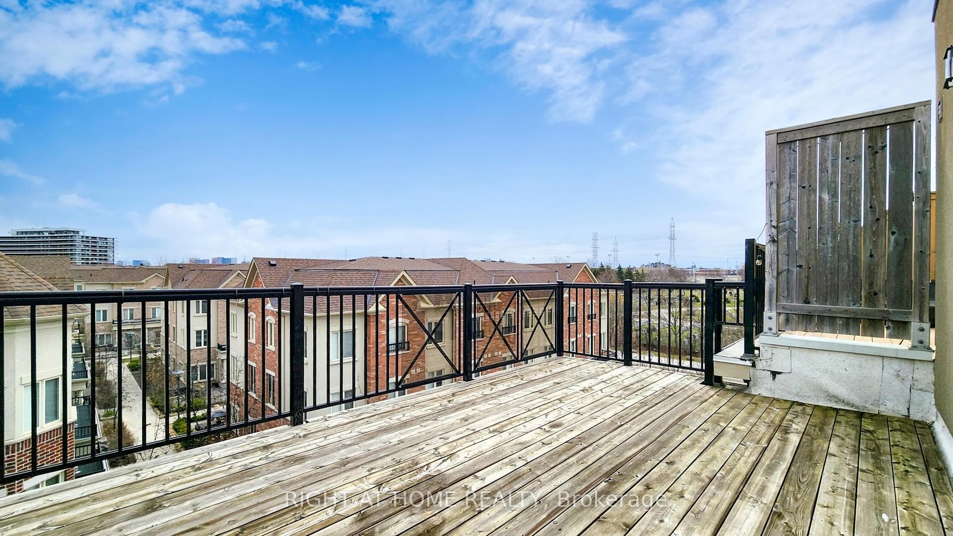 258- 19 Coneflower Crescent — property photo