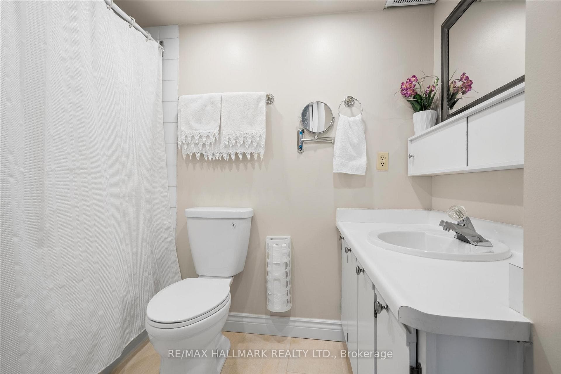 902- 20 Dean Park Road — property photo