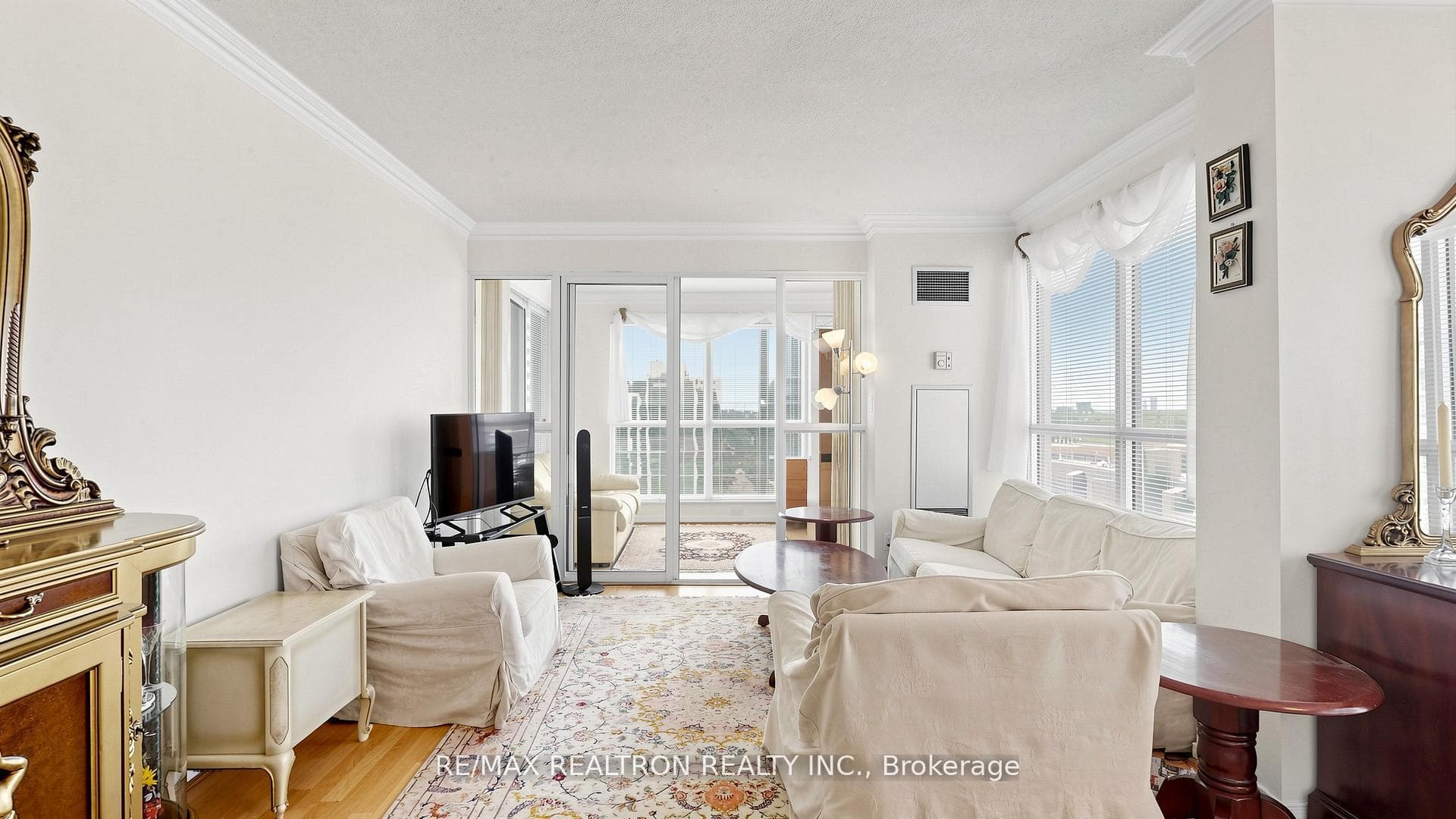1707- 18 Hollywood Avenue — property photo
