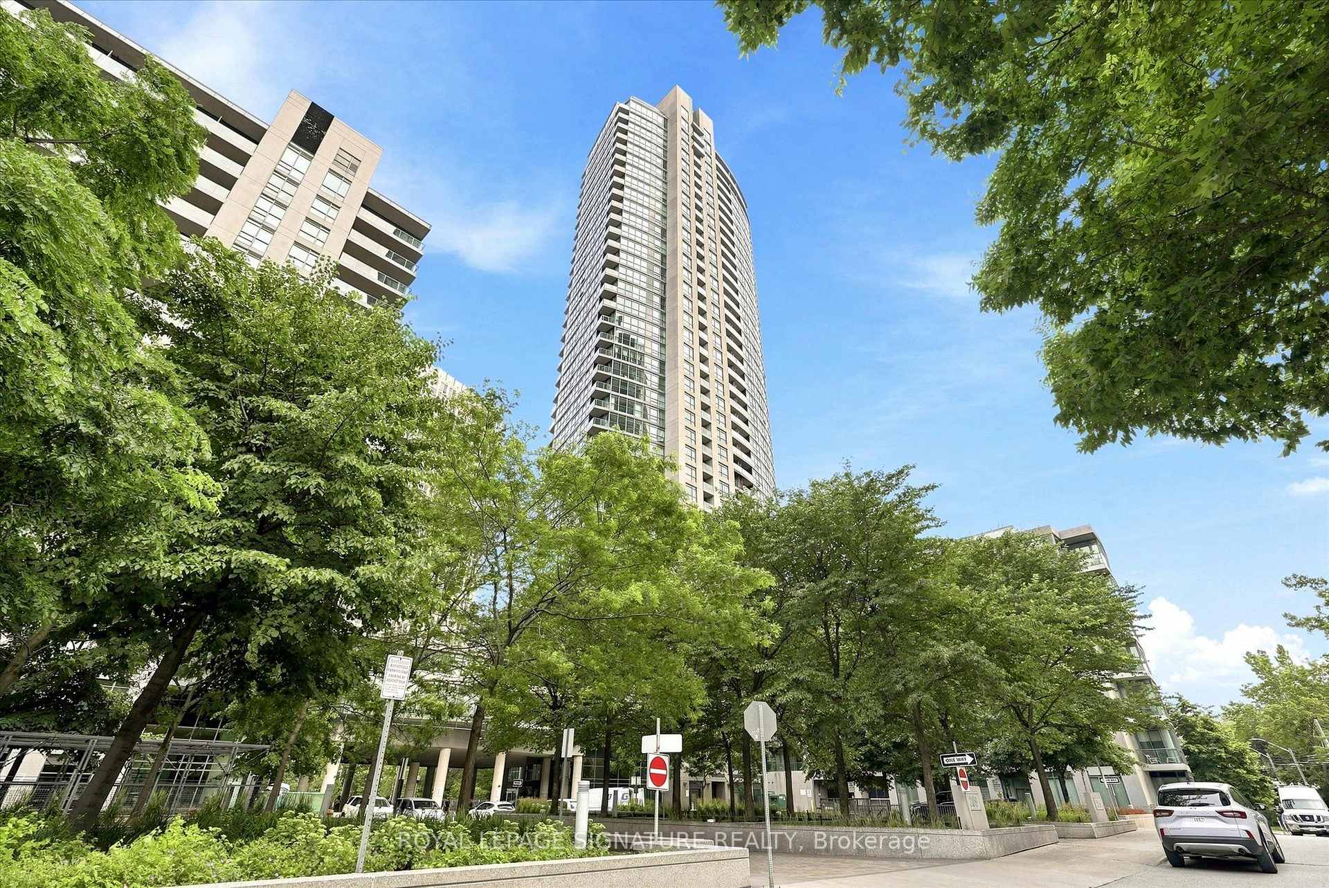 711- 215 Fort York Boulevard — property photo