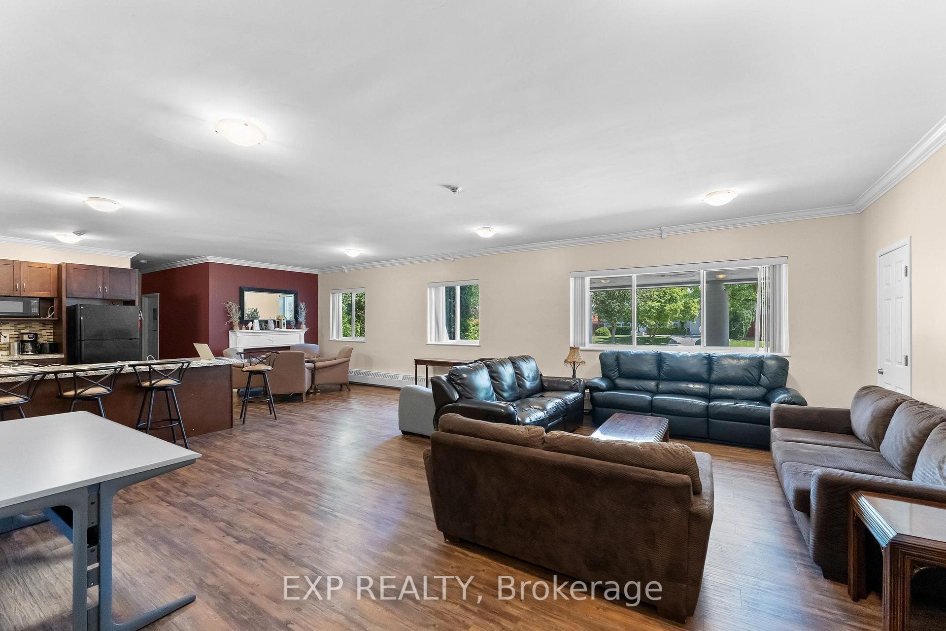 403- 2485 Woking Crescent — property photo