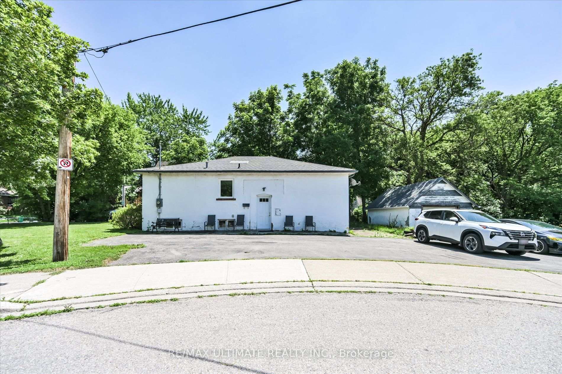 1076 Dixie Road — property photo