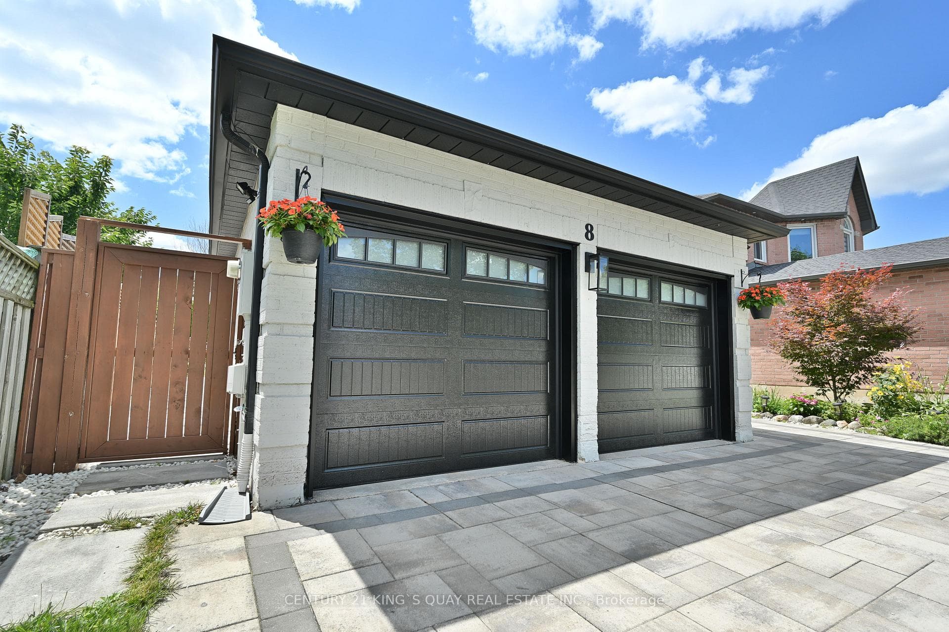 8 Major Elliot Court — property photo