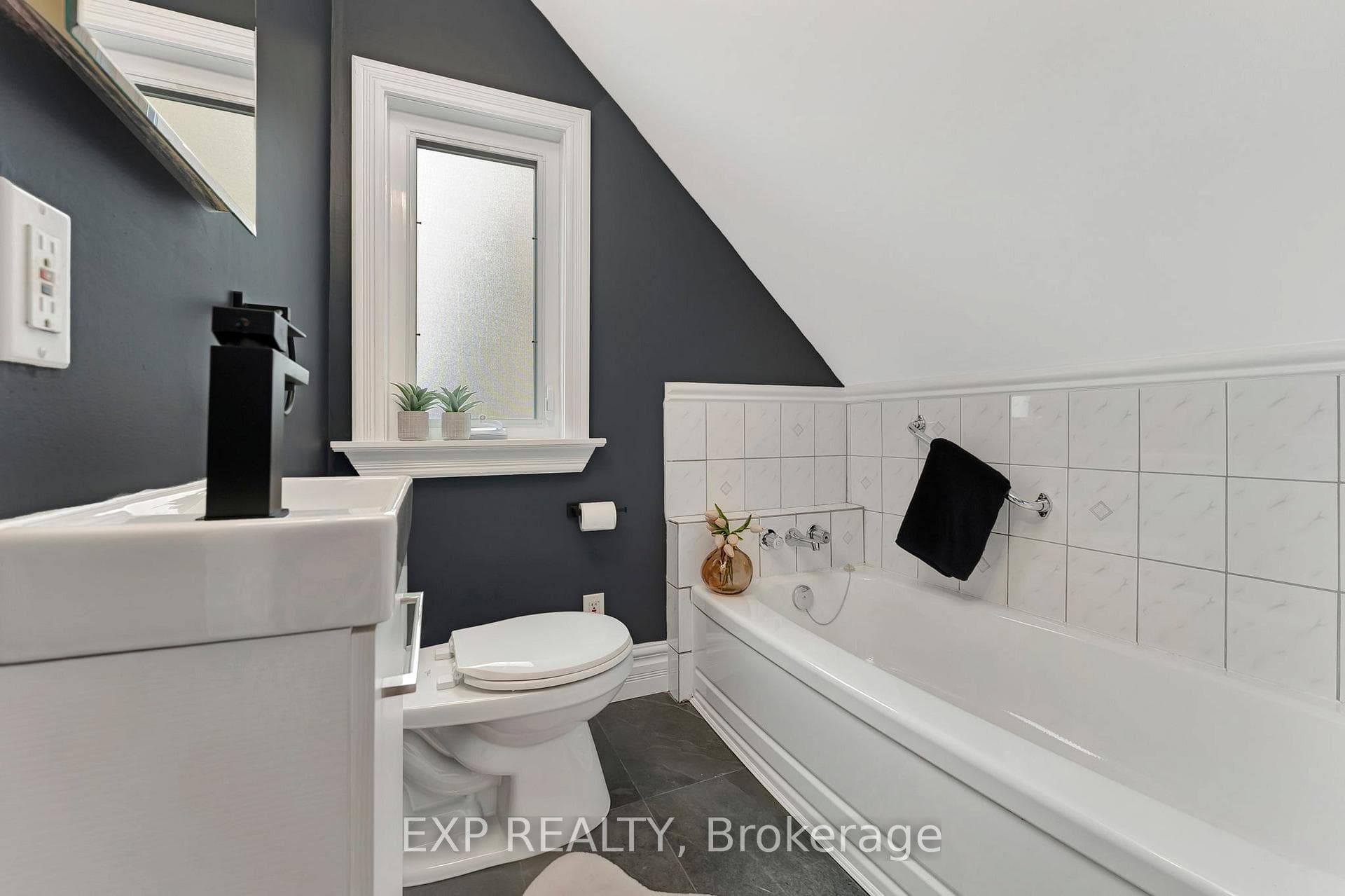 142 Sanford Avenue — property photo