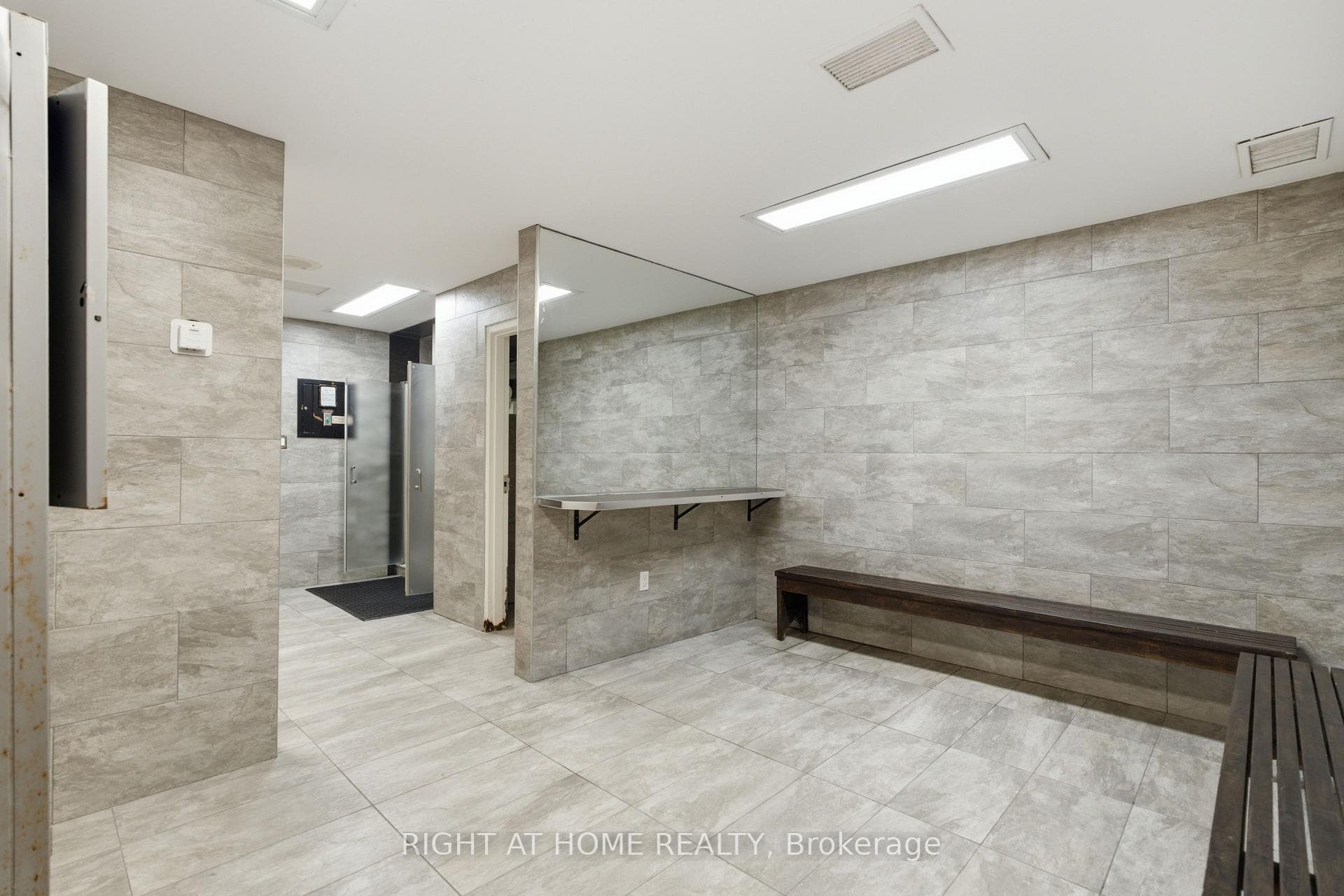 2507- 3650 Kaneff Crescent — property photo