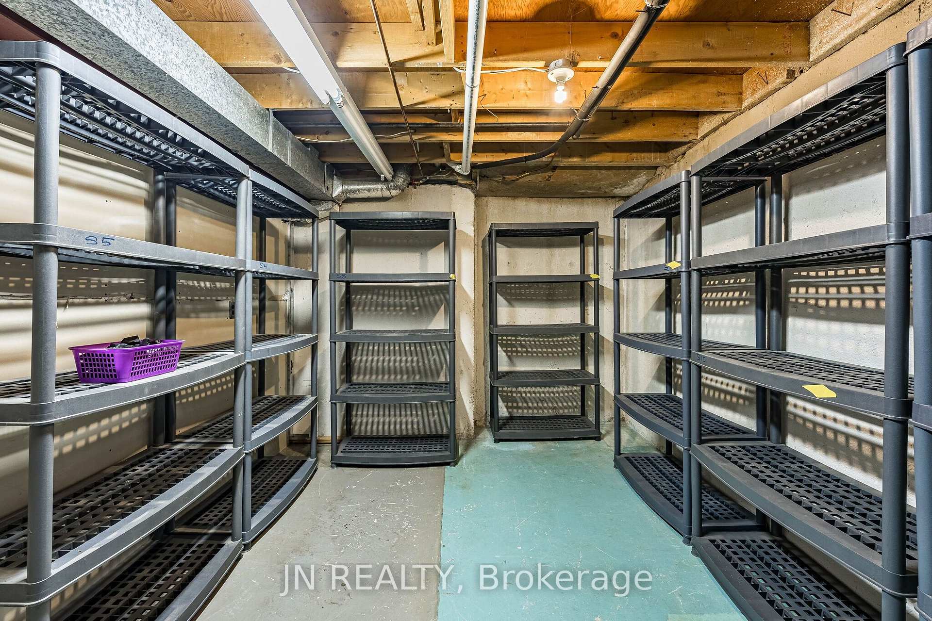 15 Gatwick Lane — property photo