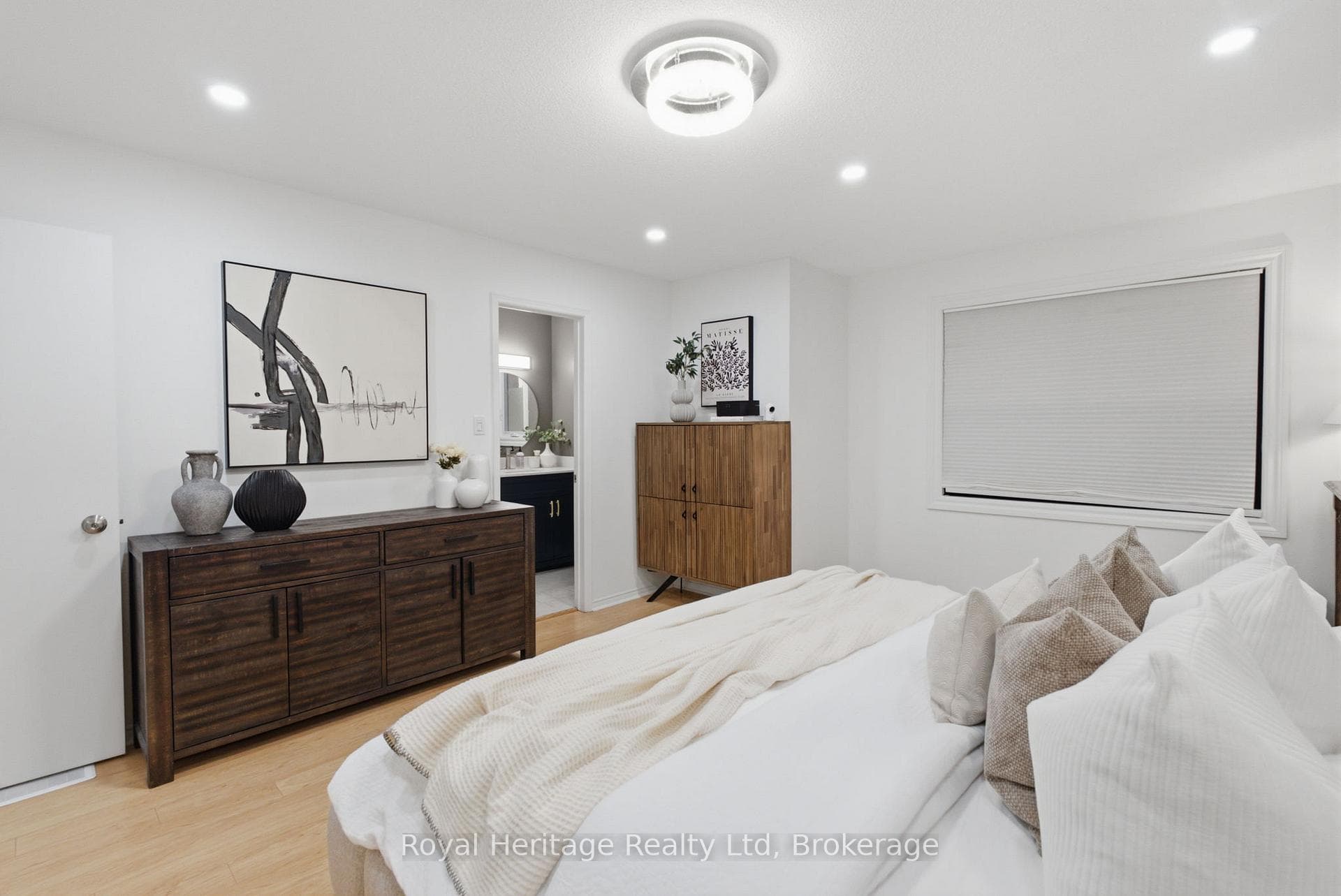 26- 115 Avenue Road — property photo