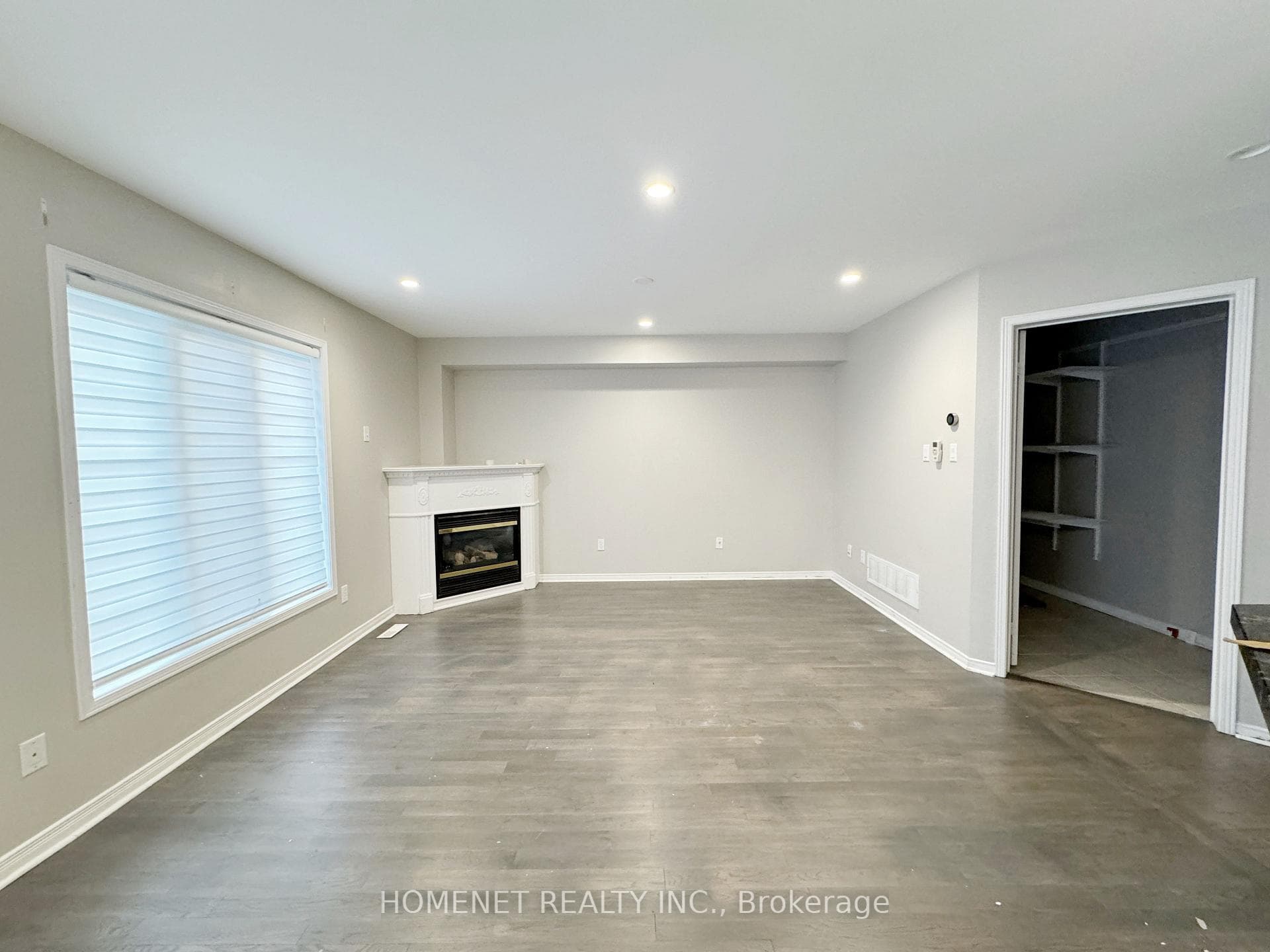 2 Stotts Crescent — property photo