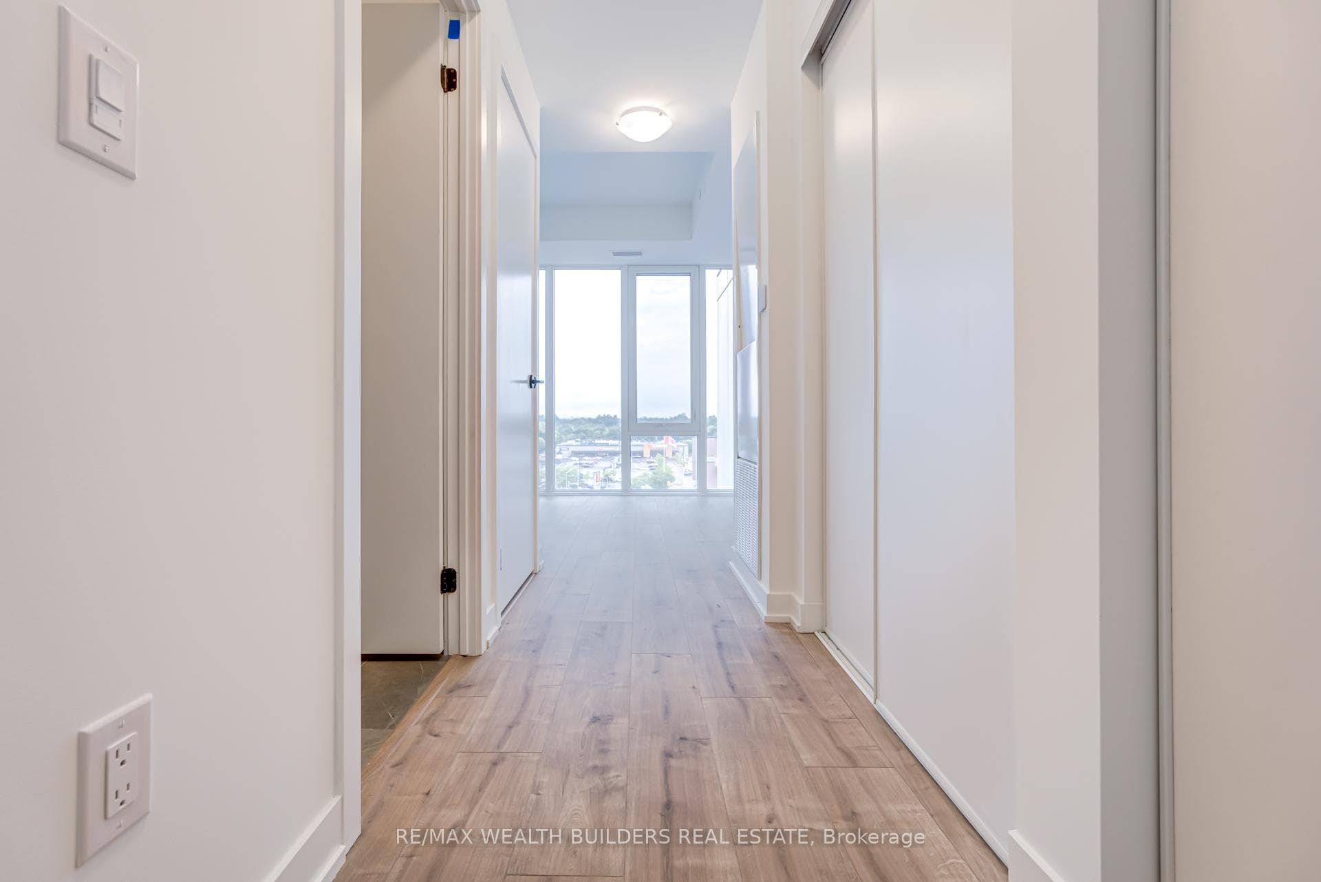 714- 220 Missinnihe Way — property photo