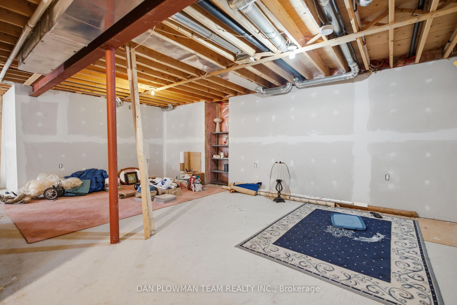 679 Oxbow Crescent — property photo