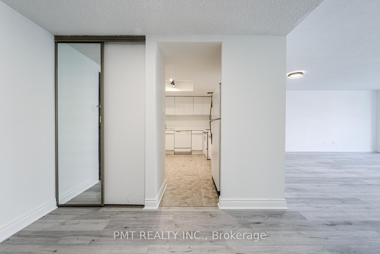 202- 77 Carlton Street — property photo
